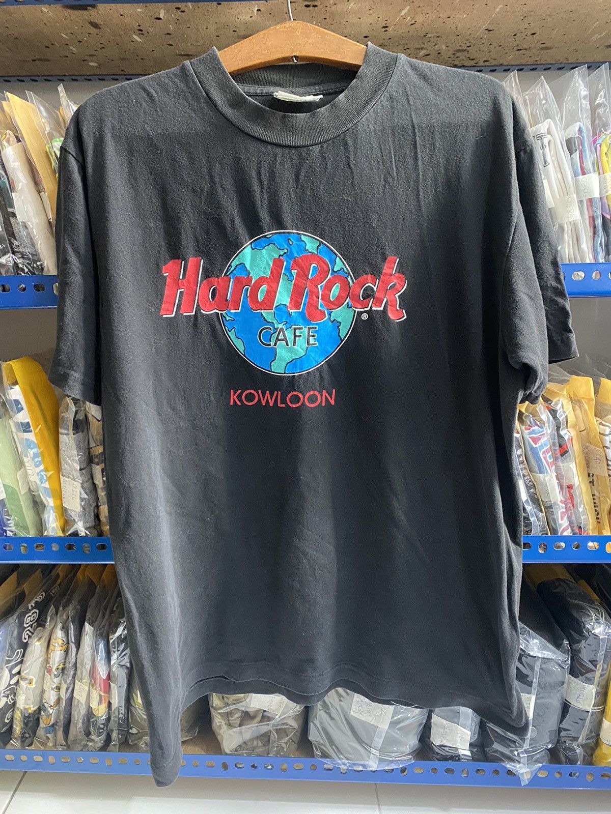 Hard Rock Cafe HARD ROCK CAFE KOWLOON TSHIRT Size US L / EU 52-54 / 3 - 1 Thumbnail