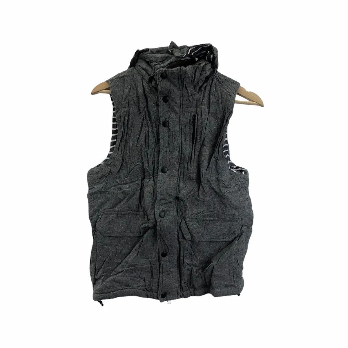Takeo Kikuchi Vtg TAKEO KIKUCHI JAPAN Tactical Vest Puffer Jacket Outdoor Size US S / EU 44-46 / 1 - 1 Thumbnail