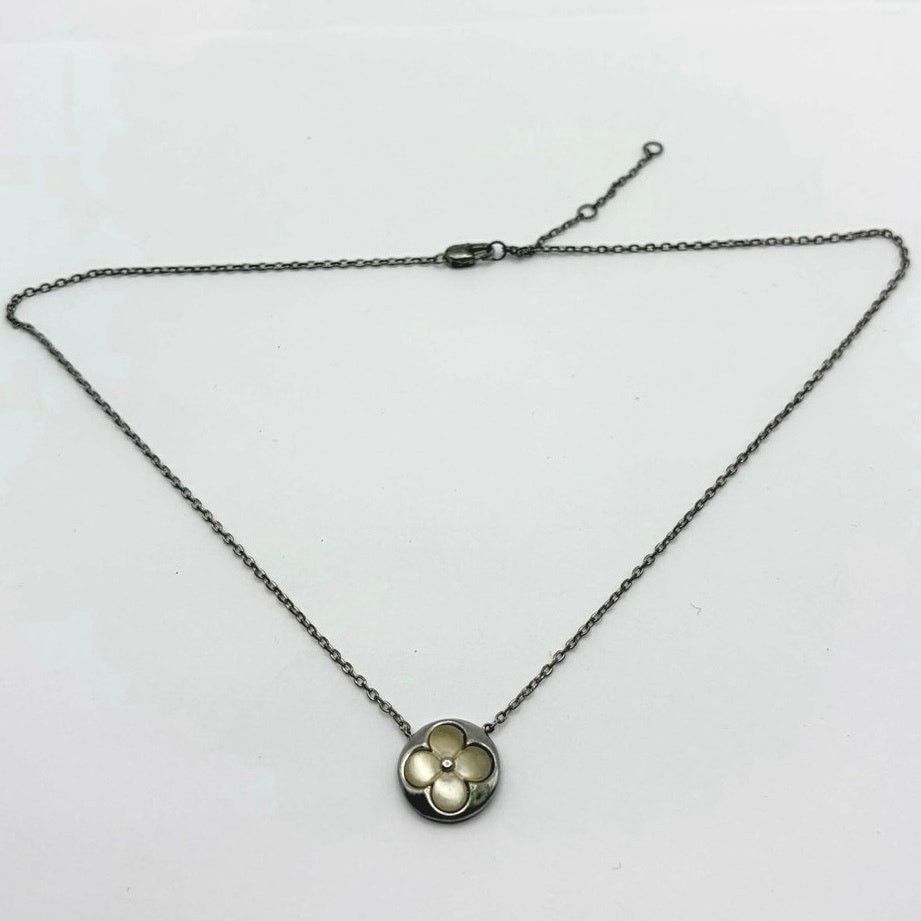Other Silver & Cream Floral Necklace Size ONE SIZE - 3 Thumbnail