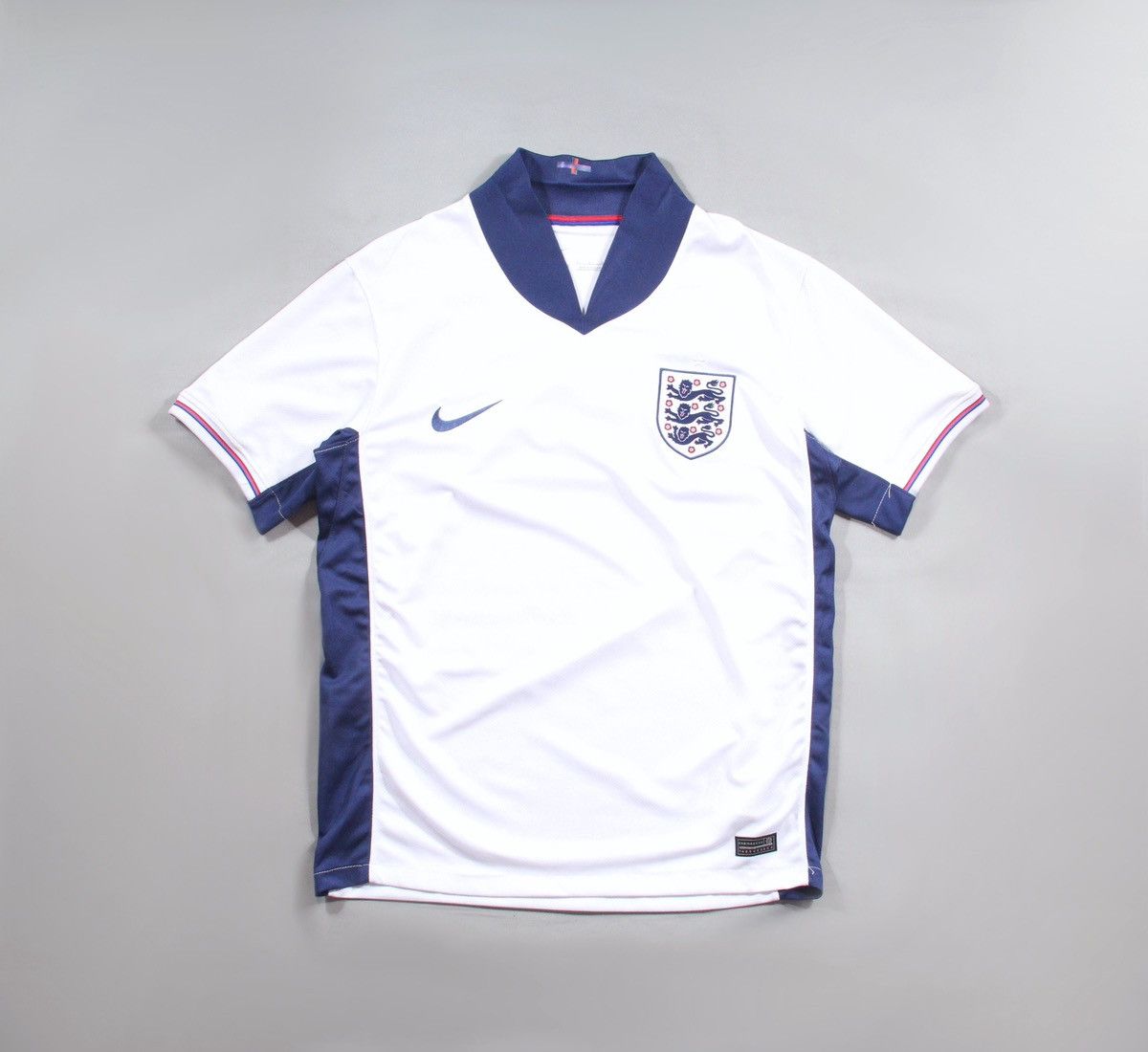 Nike Nike x England Soccer Football Jersey Shirt NSW White M Size US M / EU 48-50 / 2 - 1 Thumbnail