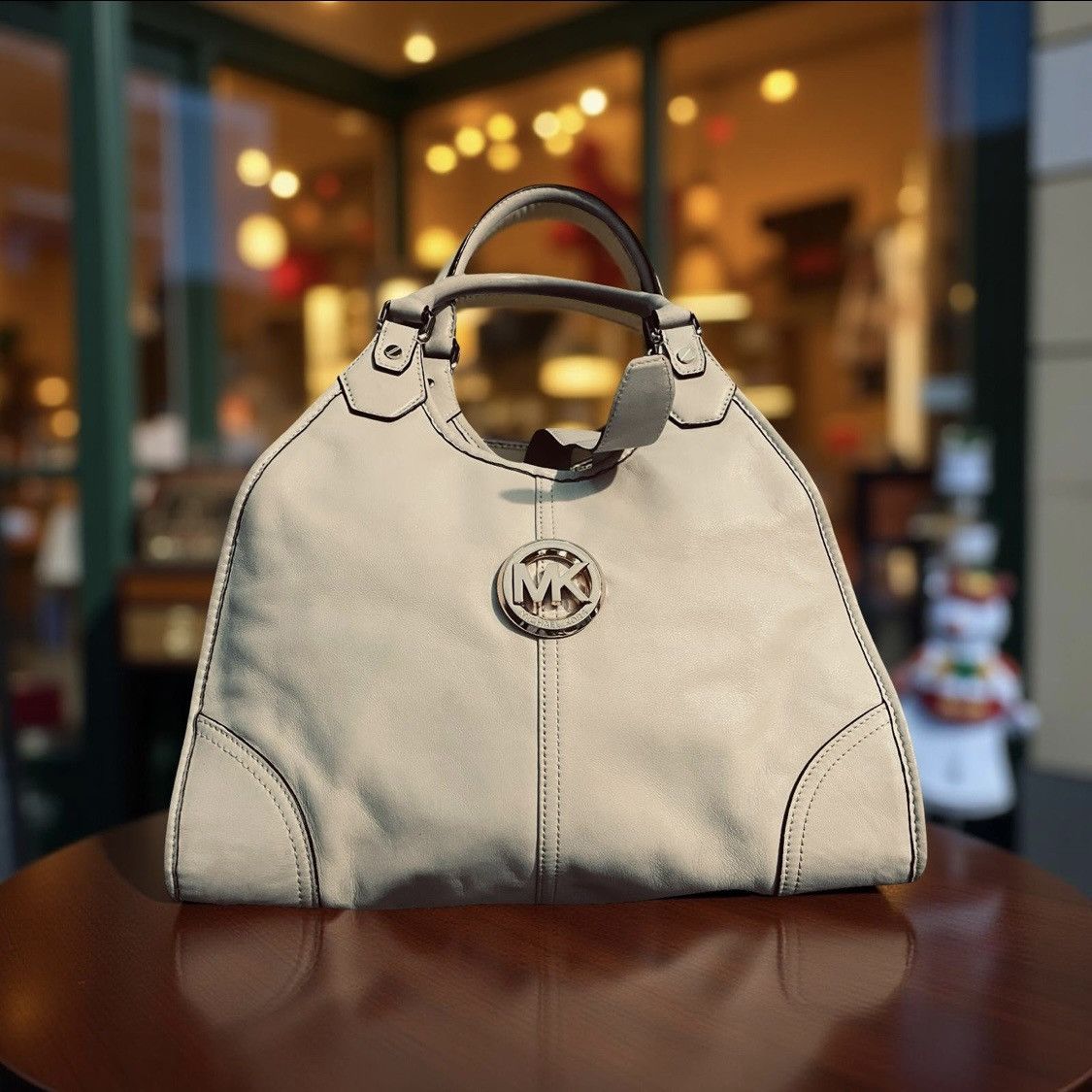 Michael Kors Cream MICHAEL KORS Ivory Soft Leather Shoulder Gold Hardware Size ONE SIZE - 1 Thumbnail