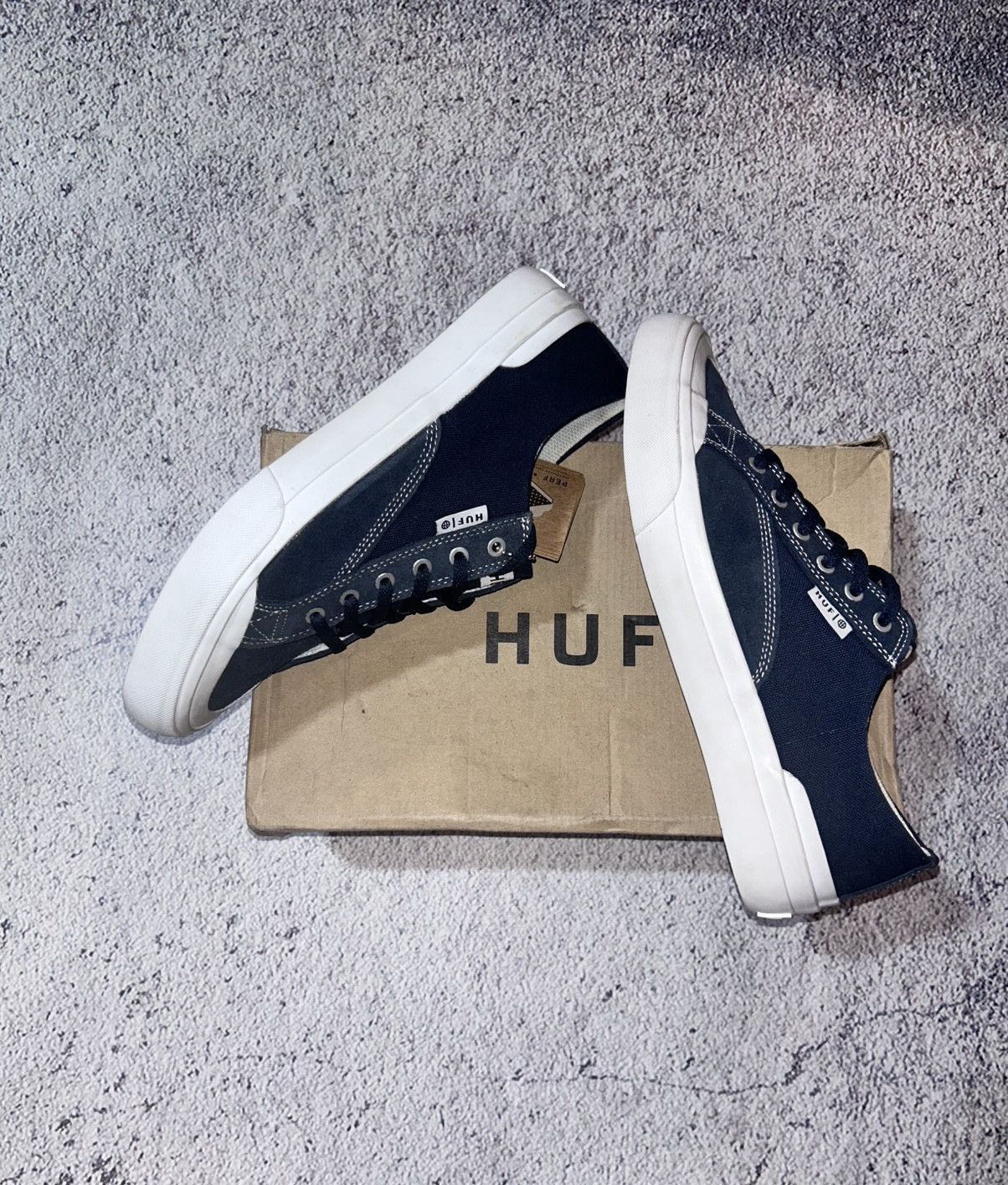 Huf HUF Classic Lo Ess Shoes Skate Sneakers Suede Size US 8 / EU 41 - 1 Thumbnail