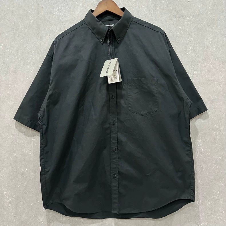 Balenciaga Balenciaga Seven-language short-sleeve shirt Size XS / US 0-2 / IT 36-38 - 1 Thumbnail
