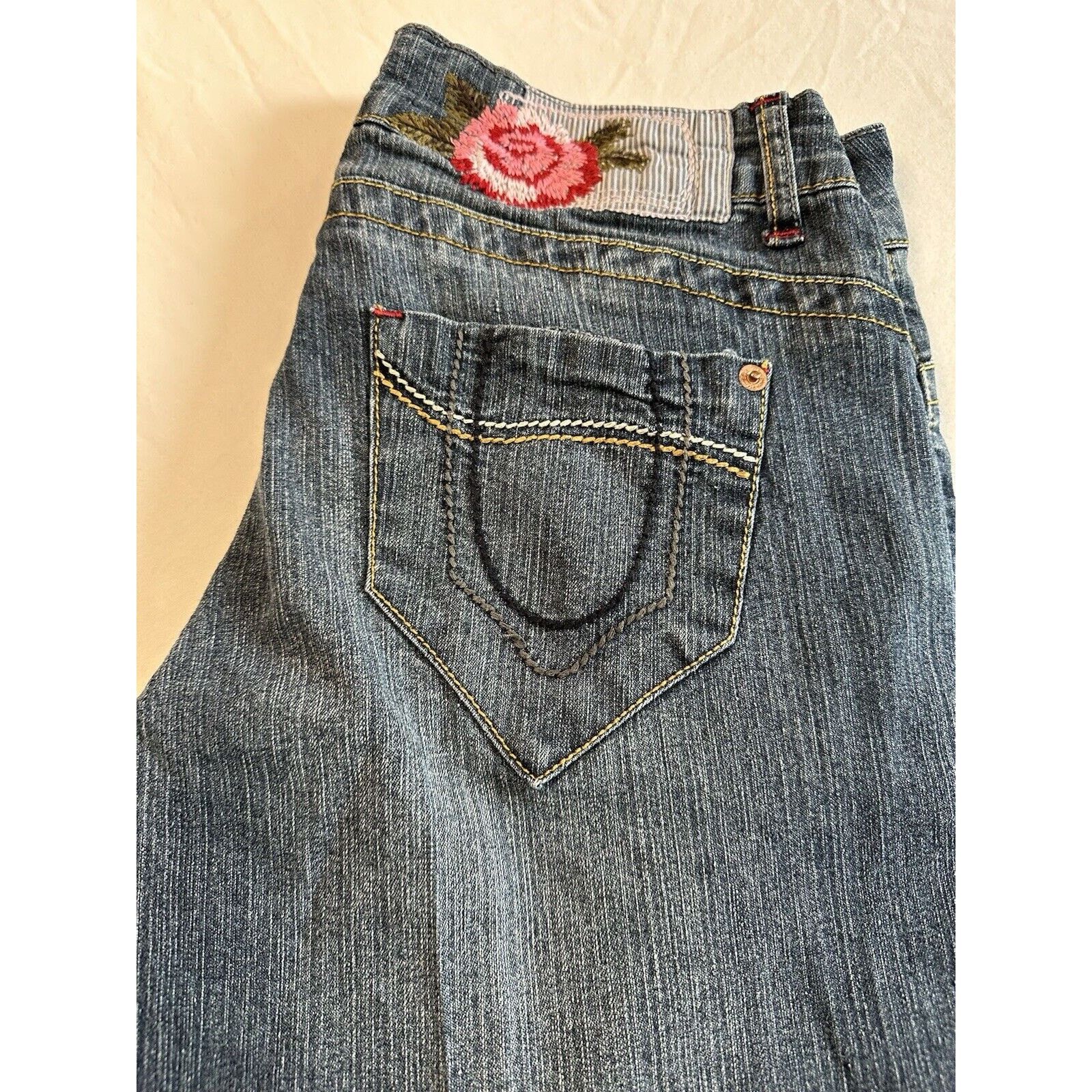 Other Blue Epic Embroidered Flower 6 Blue Capri Jeans Boho Retro Size 28" / US 6 / IT 42 - 2 Thumbnail