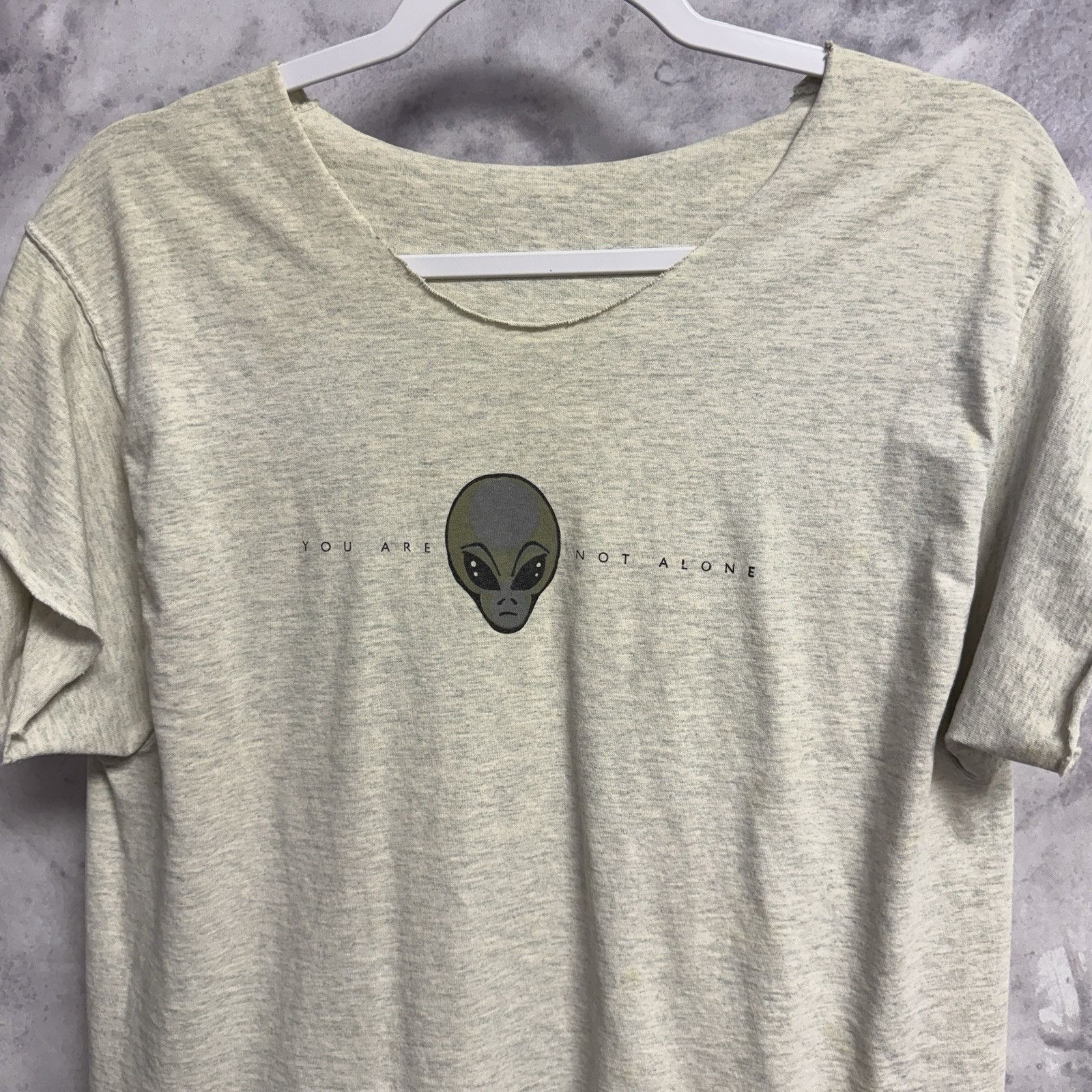 Vintage Vintage You Are Not Alone Aliens T Shirt Mens Gray Cropped Size US M / EU 48-50 / 2 - 4 Thumbnail