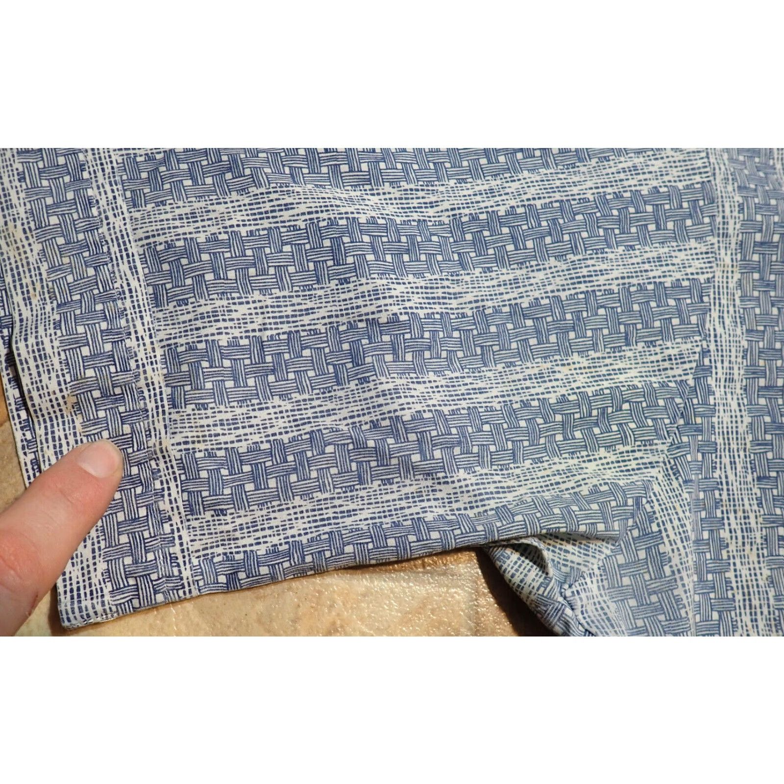 Van Heusen Hampshire House Van Heusen 70s Vintage Dagger Collar Button Shirt M Basket Weave Blue White Polyester Blend Rockabilly Rockabilly? Size US M / EU 48-50 / 2 - 5 Thumbnail