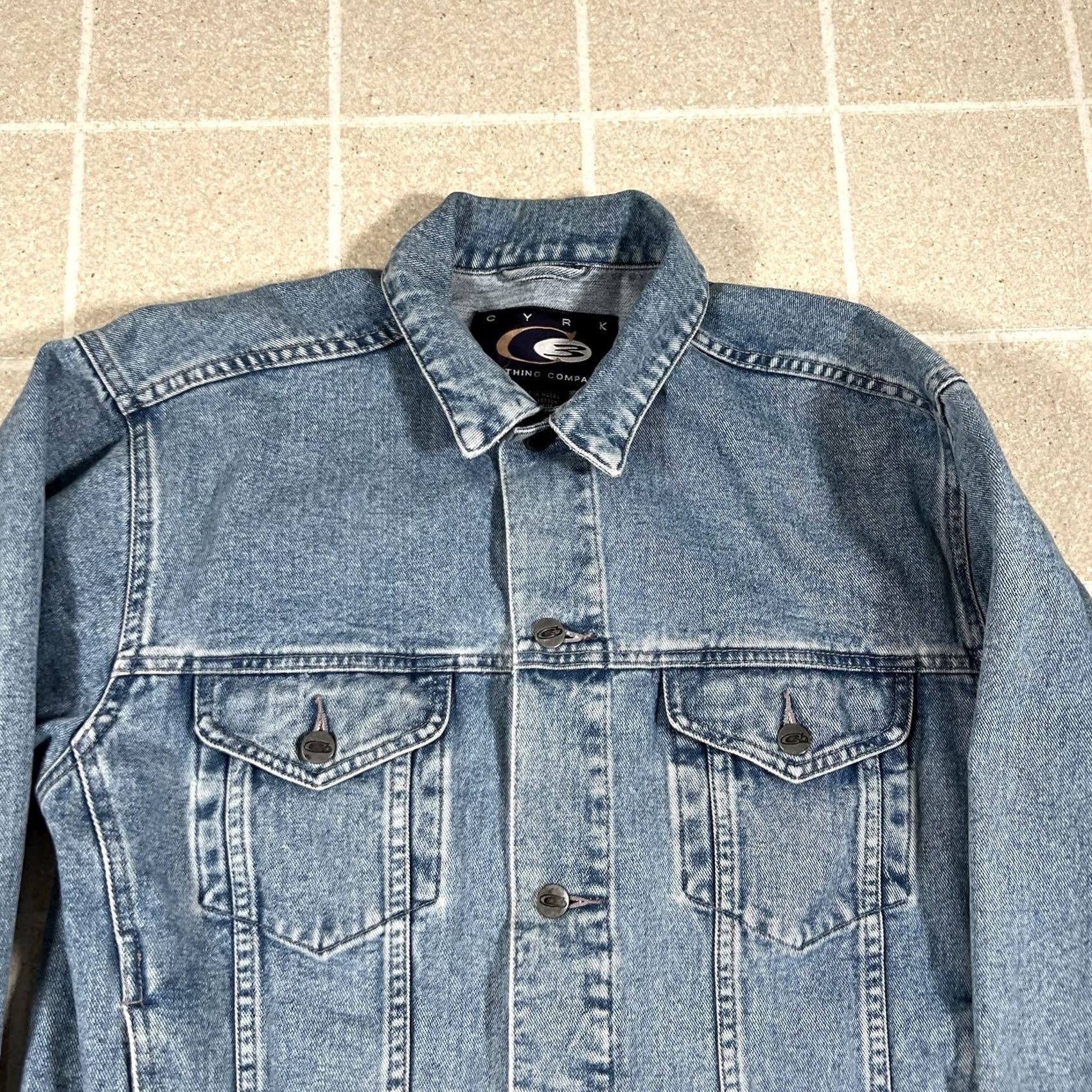 Vintage VINTAGE 1999 Cyrk Clothing Denim Jean Jacket Trucker Size S Blue Men Cav? Size US 29 - 5 Thumbnail