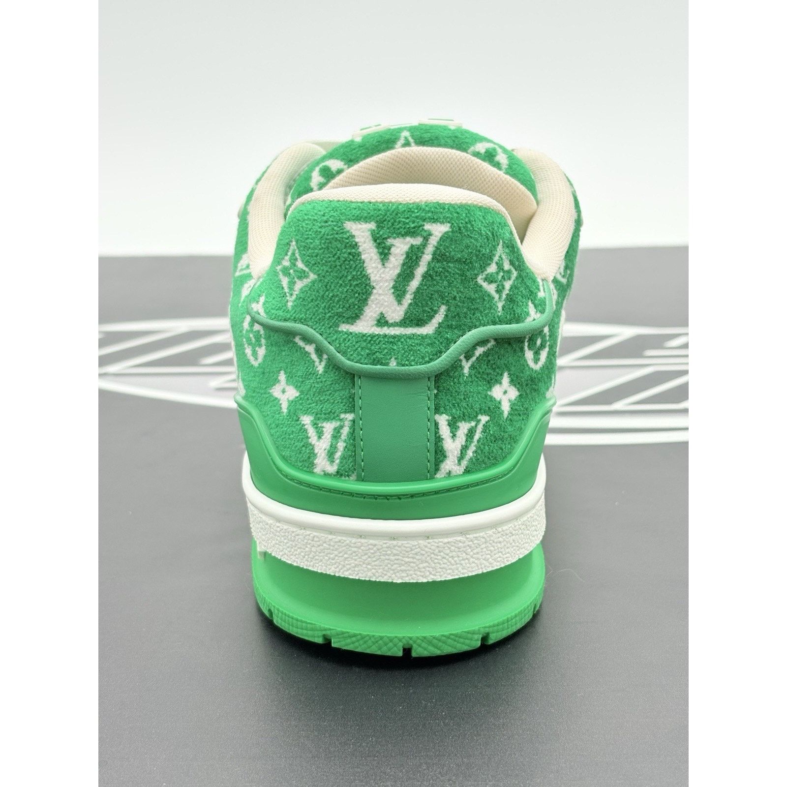 Louis Vuitton Louis Vuitton Trainer ' Green White Monogram ' | GREAT! Size US 10 / EU 43 - 9 Thumbnail