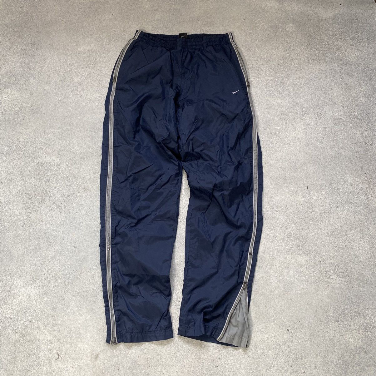 Nike Vintage Nike Track Pants Size S Navy Blue Windbreaker Y2K Size US 30 / EU 46 - 1 Thumbnail