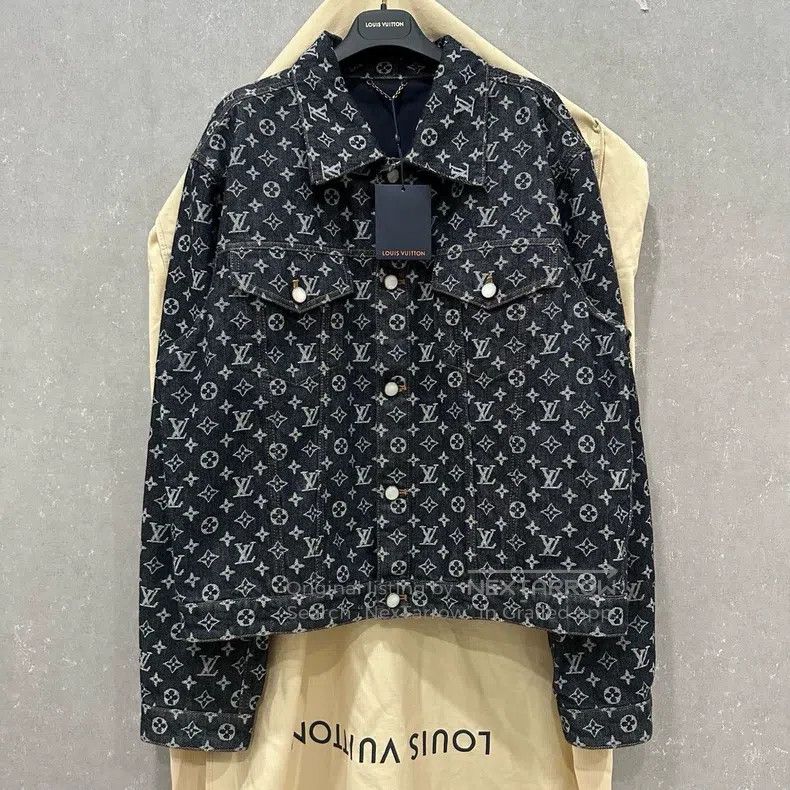 Louis Vuitton Louis Vuitton Full logo pearl button denim jacket Size US L / EU 52-54 / 3 - 1 Thumbnail