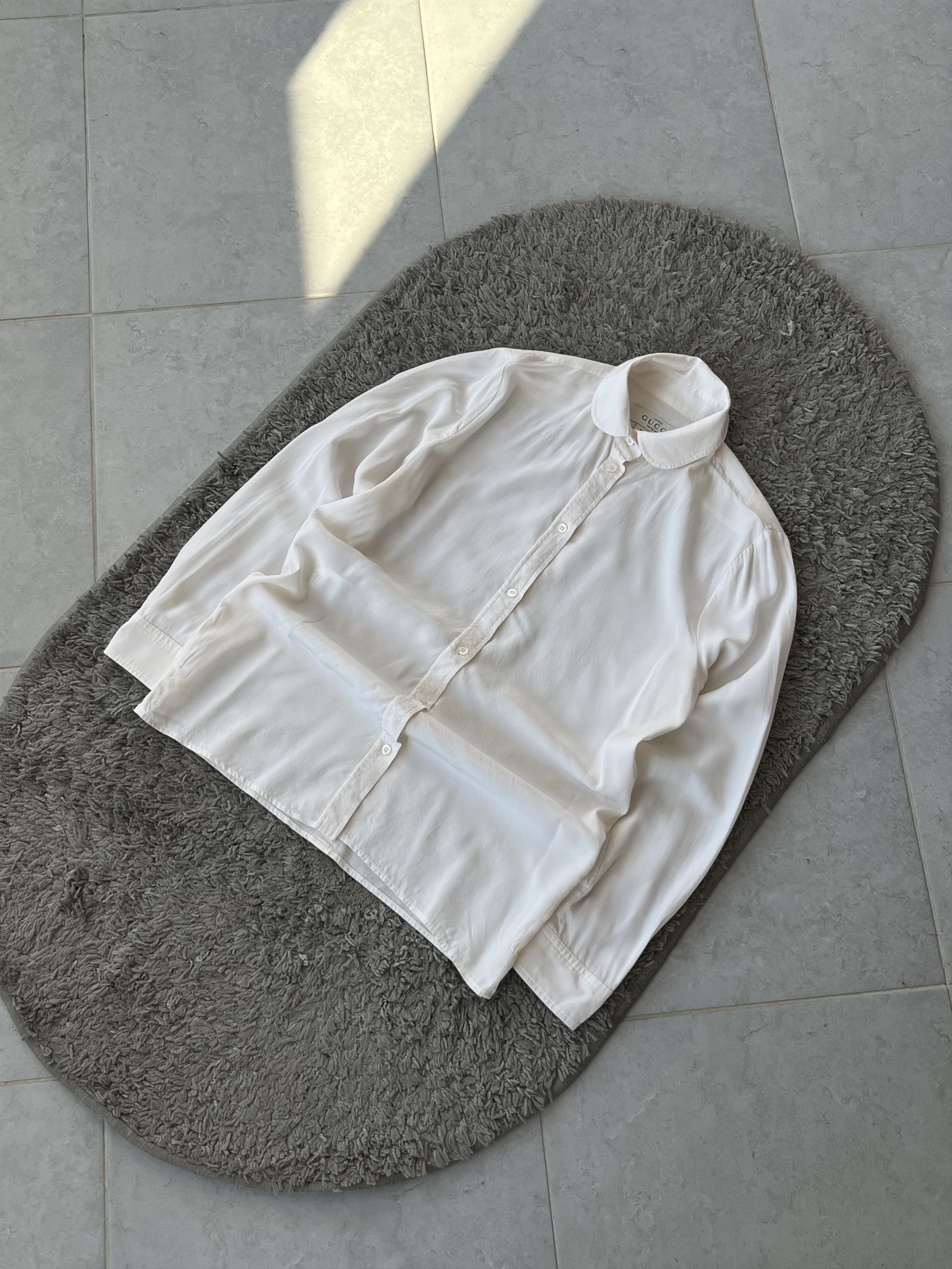 Gucci GUCCI Basic Shirt MADE IN BULGARY 100% Silk size 40(S) Size S / US 4 / IT 40 - 2 Thumbnail