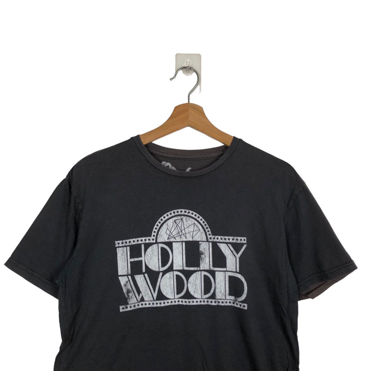 Japanese Brand VINTAGE WORNFREE HOLLYWOOD MOVIE T-SHIRT BIG LOGO Size US S / EU 44-46 / 1 - 2 Thumbnail
