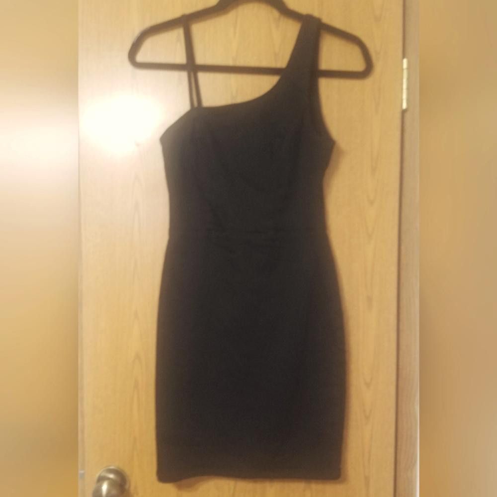 Topshop Topshop Chic Black One-Shoulder Dress Size 6 Size M / US 6-8 / IT 42-44 - 1 Thumbnail