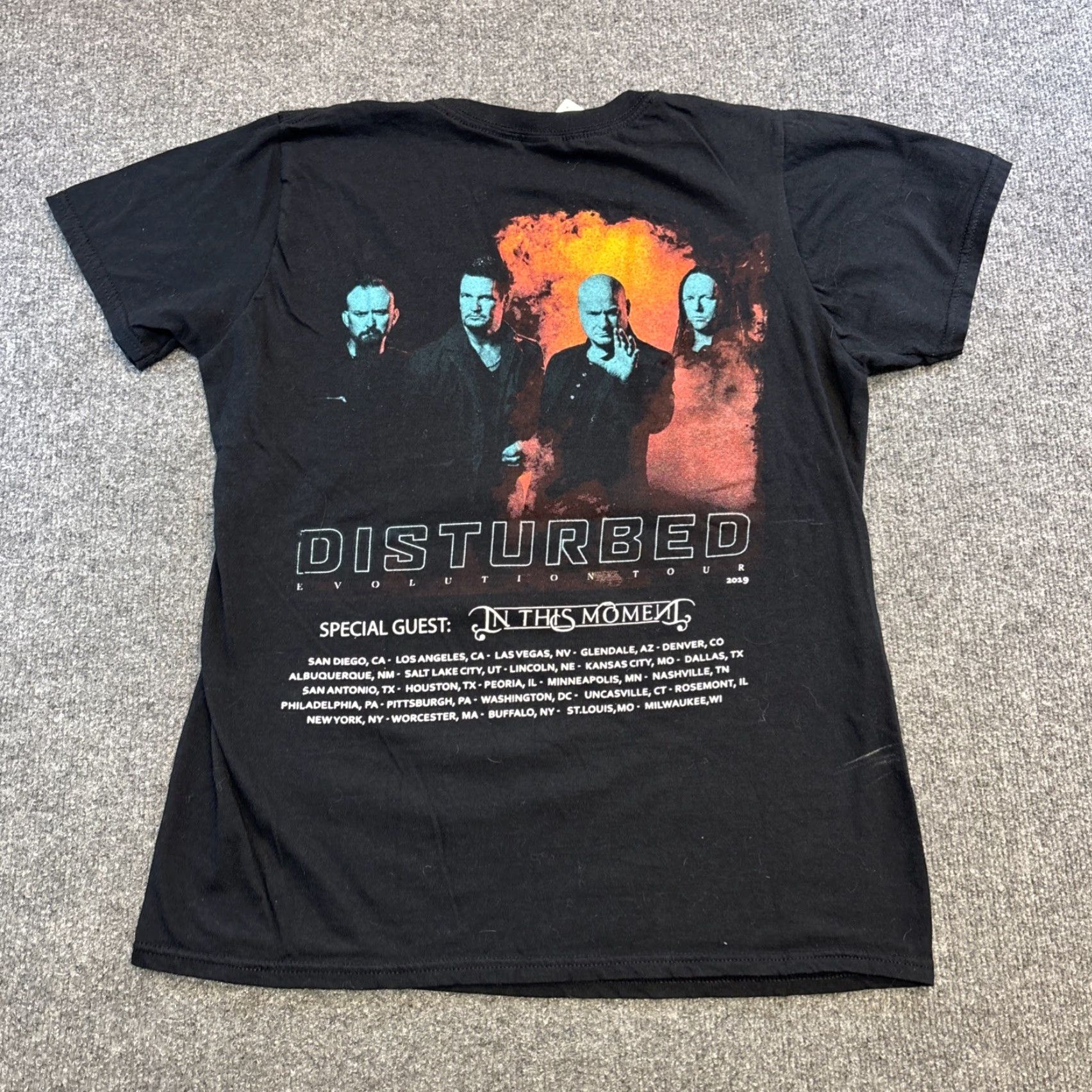 Gildan VINTAGE Disturbed 2019 Evolution Tour T Shirt Men’s M Black Graphic Tour Dates Mens Size US M / EU 48-50 / 2 - 5 Thumbnail