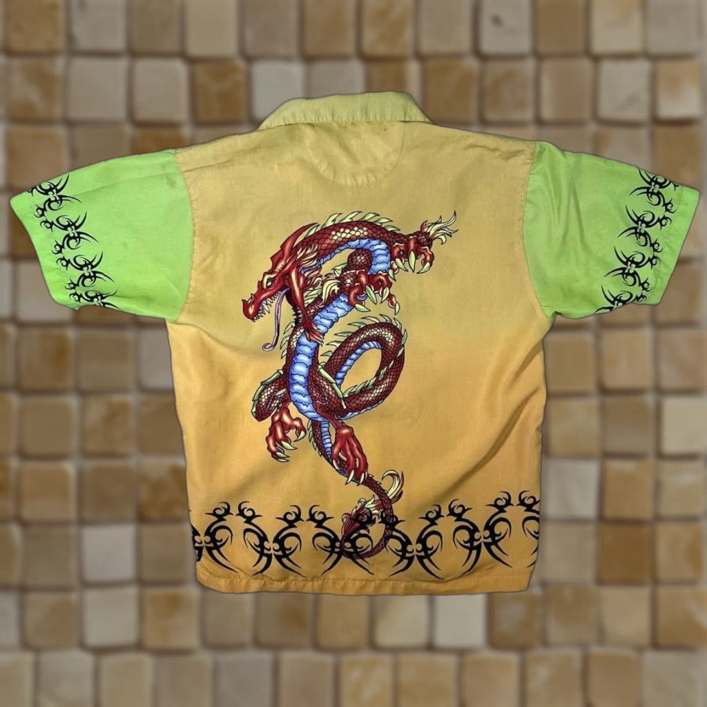 Vintage Reward Goth Y2K Tribal Dragon Graphic Green Yellow Polyester Shirt M Men Button-Up Collared Medium Size US M / EU 48-50 / 2 - 1 Thumbnail