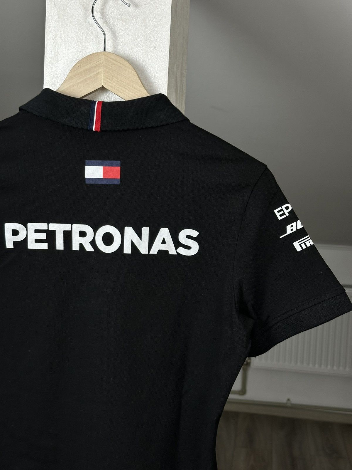Tommy Hilfiger Vintage Mercedes Benz Formula One Petronas AMG Y2K Tee Size L / US 10 / IT 46 - 7 Thumbnail