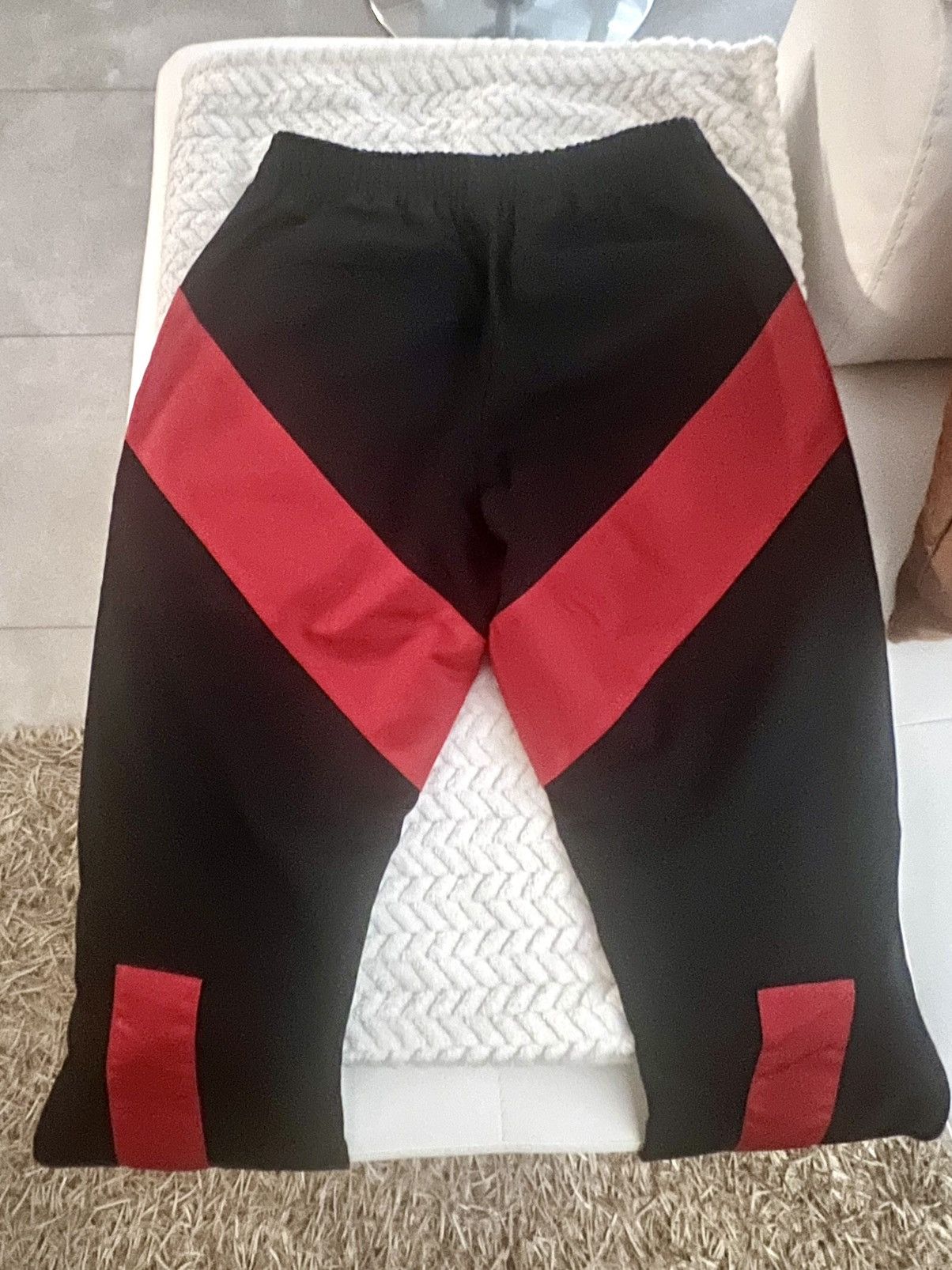 Givenchy RARE Givenchy Luxury Sweatpants Red V Design Black Pants Size US 30 / EU 46 - 4 Thumbnail