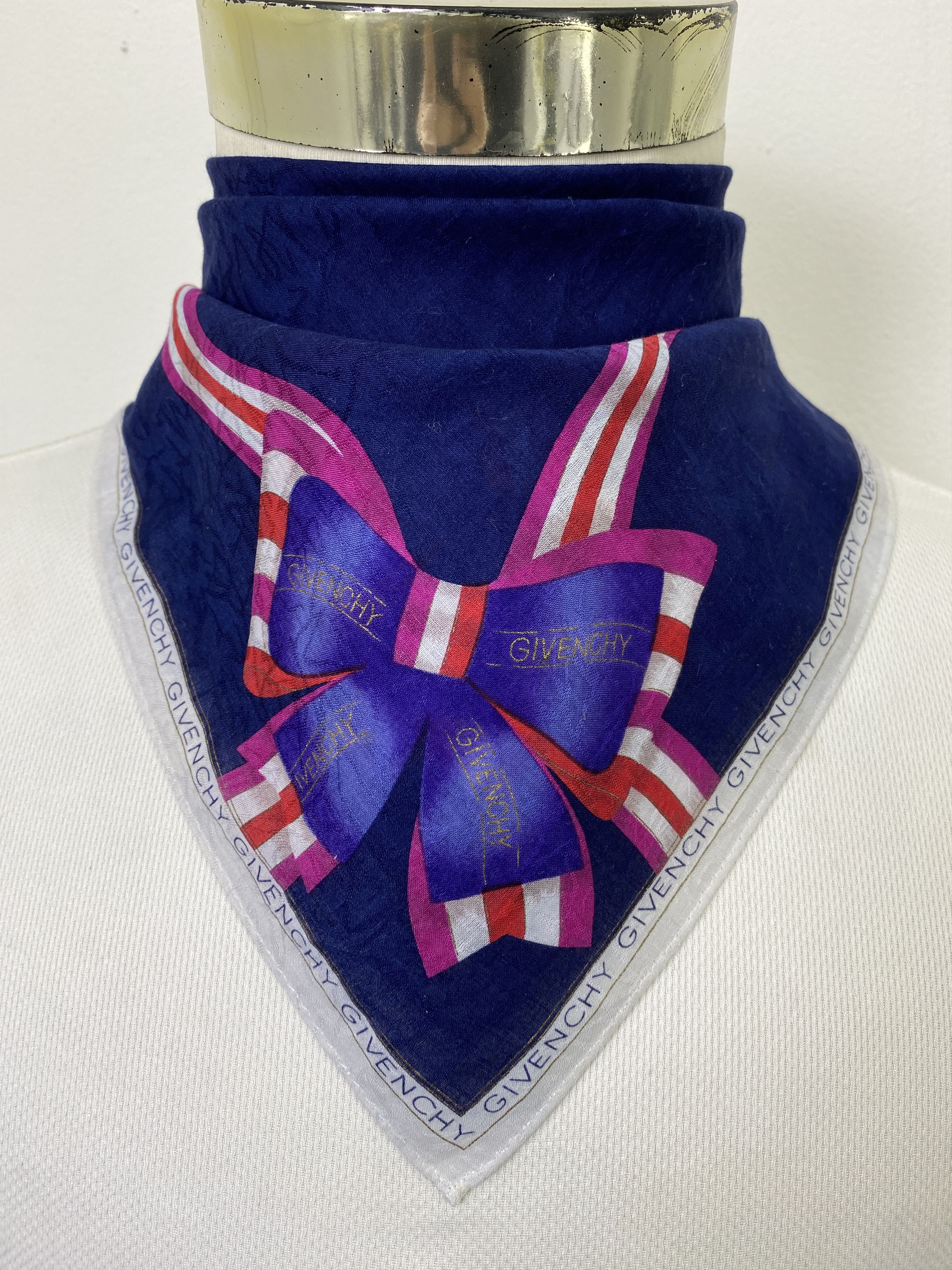 Givenchy Vintage Givenchy Handkerchief / Neckerchief KT0216 Size ONE SIZE - 1 Thumbnail