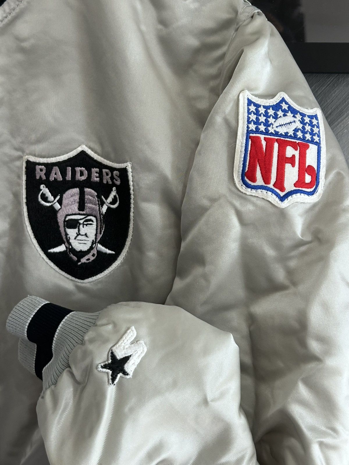 Vntg 80/90s Oakland Raiders Pro Line Silver Bomber Jacket