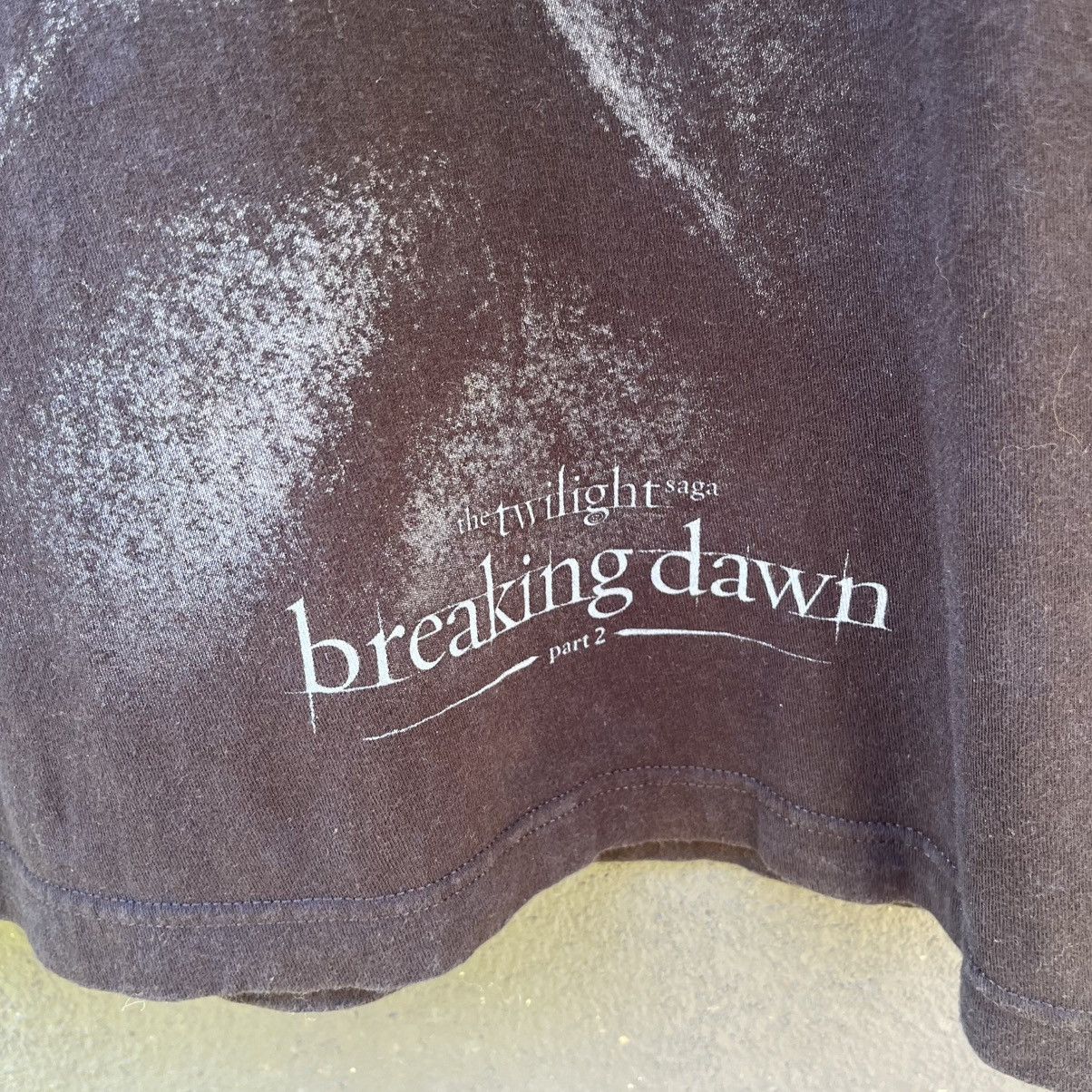 Vintage Thrashed Faded Vintage 2012 Twilight Saga Breaking Dawn Tee Size US XXL / EU 58 / 5 - 3 Thumbnail