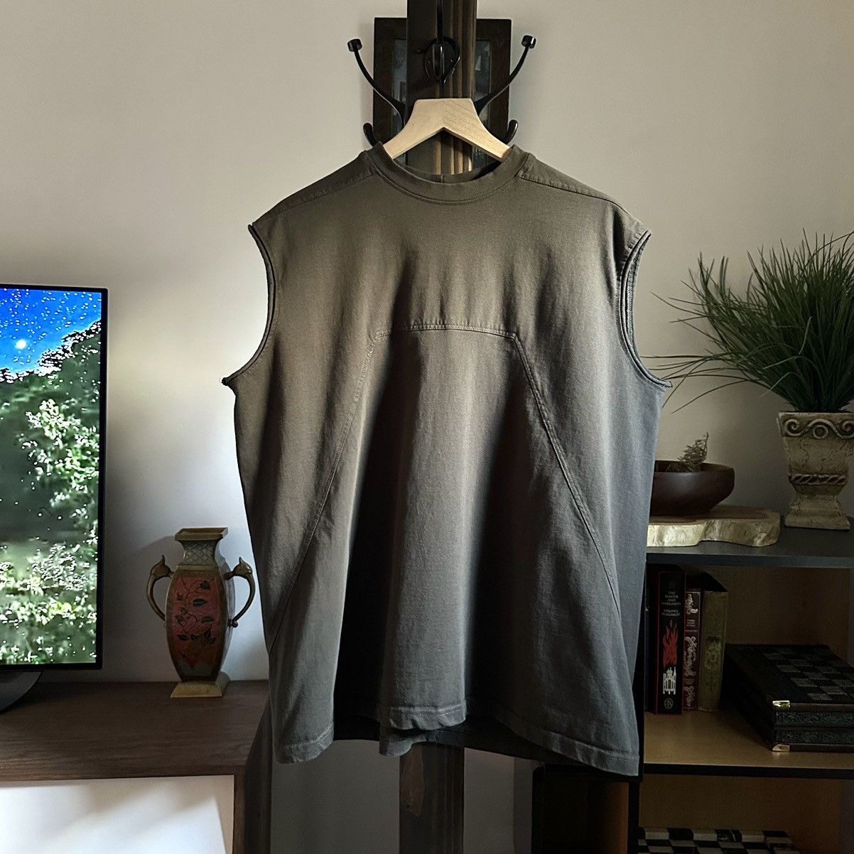 MNML 🌿Mnml Sleeveless Elongated Tee - Vintage Black🌿 Size US S / EU 44-46 / 1 - 2 Thumbnail