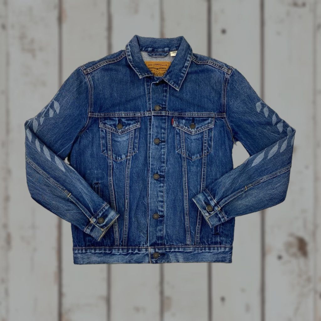 Levi's VINTAGE Levi's Trucker Denim Jacket Men M Blue Jeans Coat Stock Sample Tag Stencil Metal Collared Good Condition Size US M / EU 48-50 / 2 - 1 Thumbnail