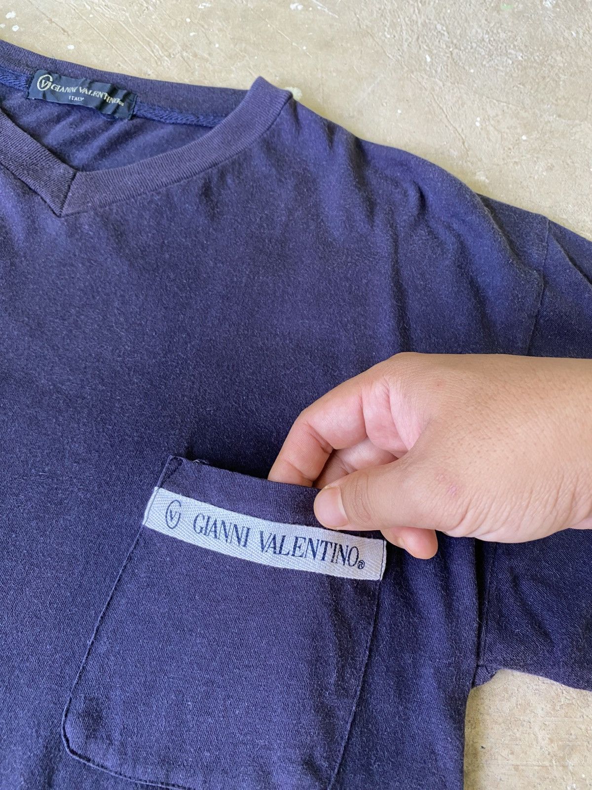 Gianni Valentino Vintage Gianni Valentino Navy Tape Pocket V Neck Tee Size US S / EU 44-46 / 1 - 4 Thumbnail