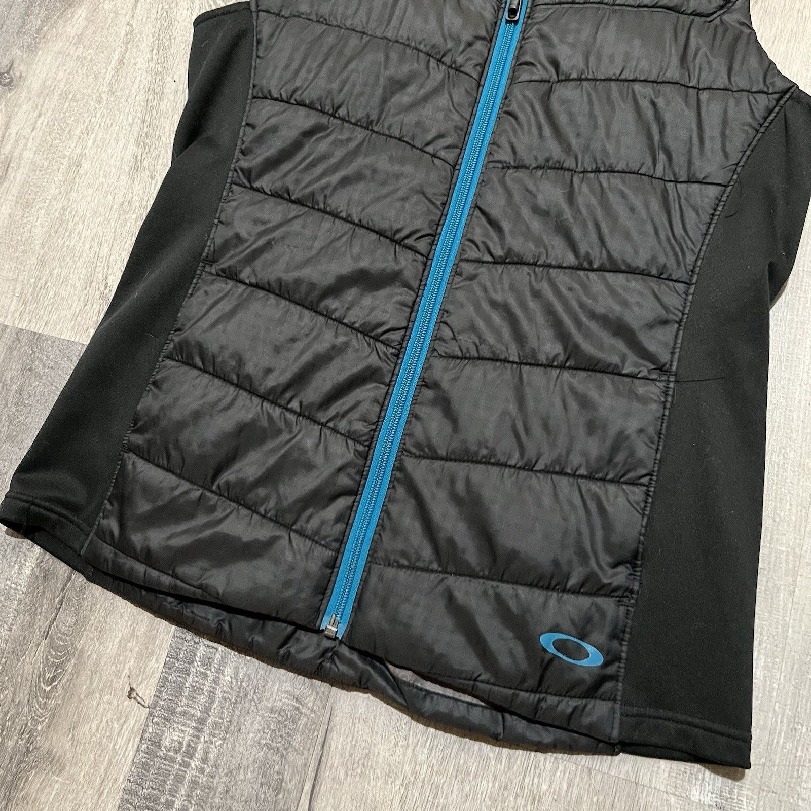 Oakley Oakley Puffer Vest Women's Medium Full Zip Black/Blue Jacket Size M / US 6-8 / IT 42-44 - 3 Thumbnail