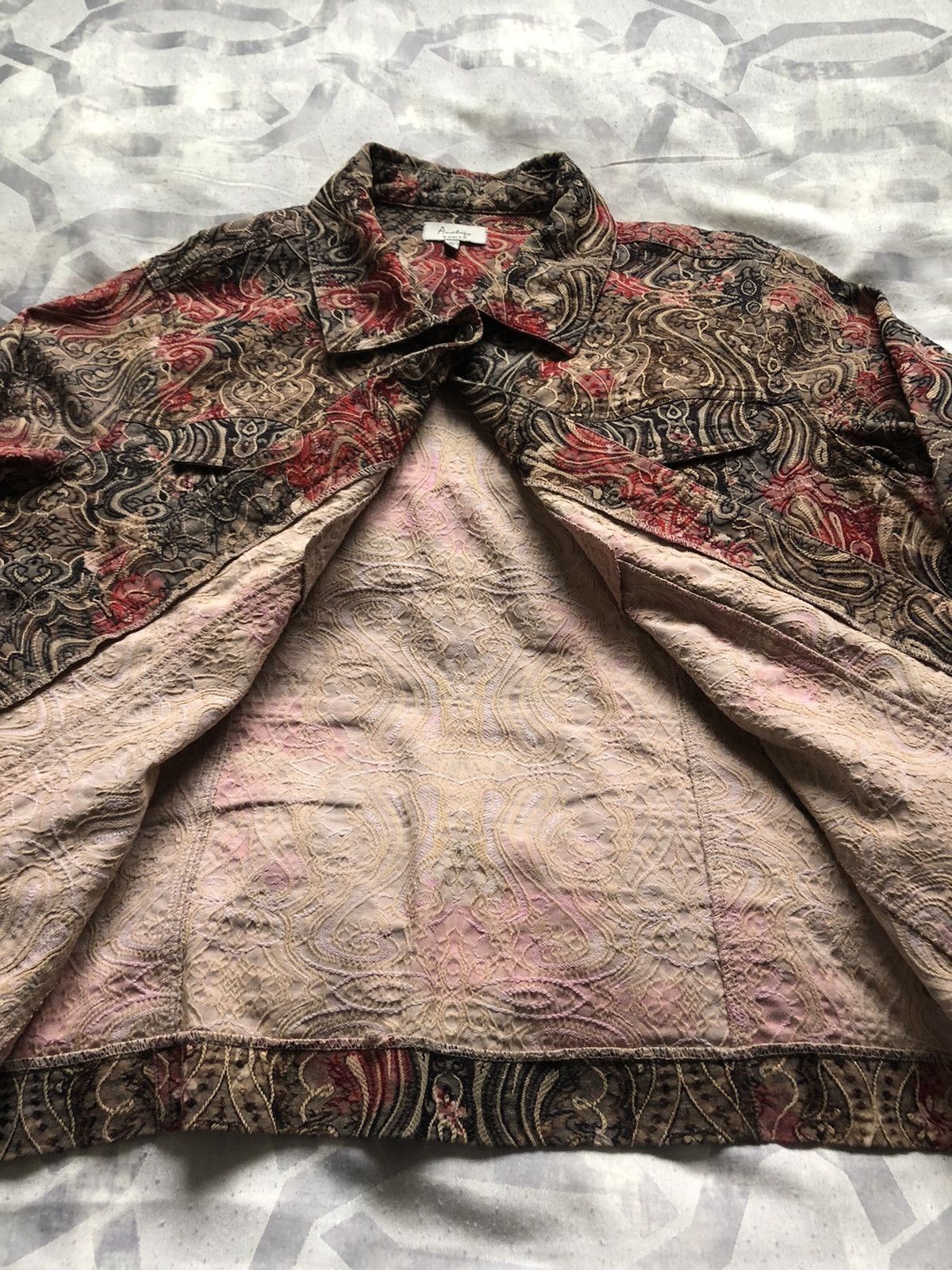 Vintage Vintage Baroque Embroidered Long Sleeve Button Up Shirt Size US L / EU 52-54 / 3 - 5 Thumbnail