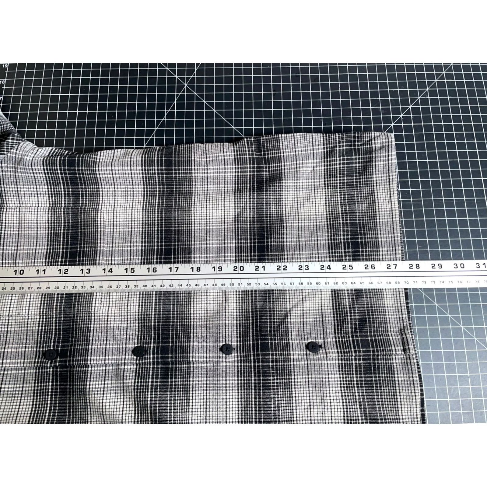 Lululemon Lululemon Shirt Mens Medium Gray Plaid Lightweight Flannel Zip Pocket Button-Up Casual Shirt (Regular) Size US M / EU 48-50 / 2 - 6 Thumbnail