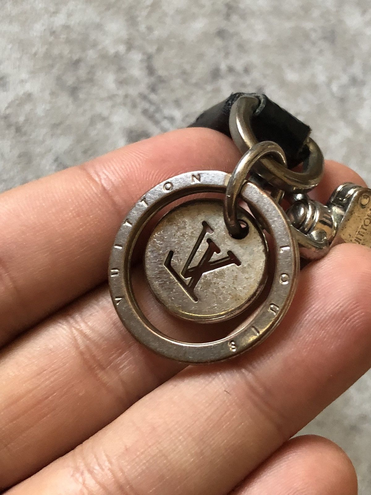 Louis Vuitton RARE LOUIS VUITTON KEY CHAIN Size ONE SIZE - 10 Thumbnail