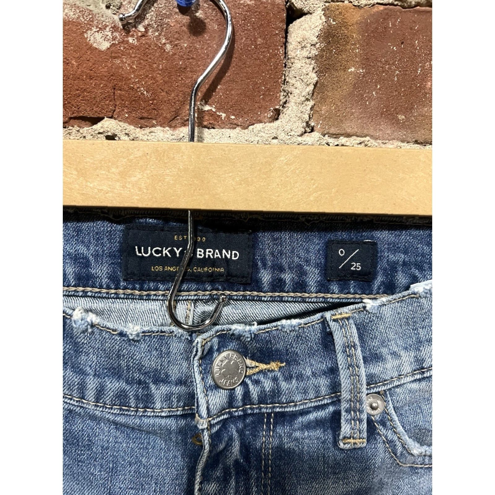 Lucky Brand Lucky Brand Jeans Size 25 Ava Skinny Lady Bug Embroidered Hippy Retro Size 42" / US 20 - 2 Thumbnail