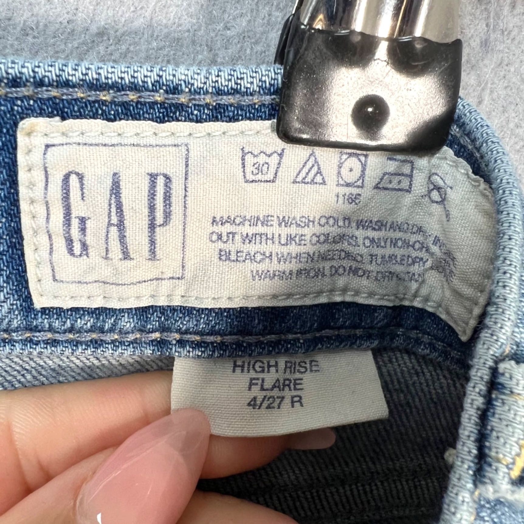 Gap Gap High Rise Flare Jeans Blue 27R Womens 4 / 27 Regular Denim 5-Pocket Spring, Fall, Winter, Summer Mens Womens Girls? Size 27" / US 4 / IT 40 - 3 Thumbnail
