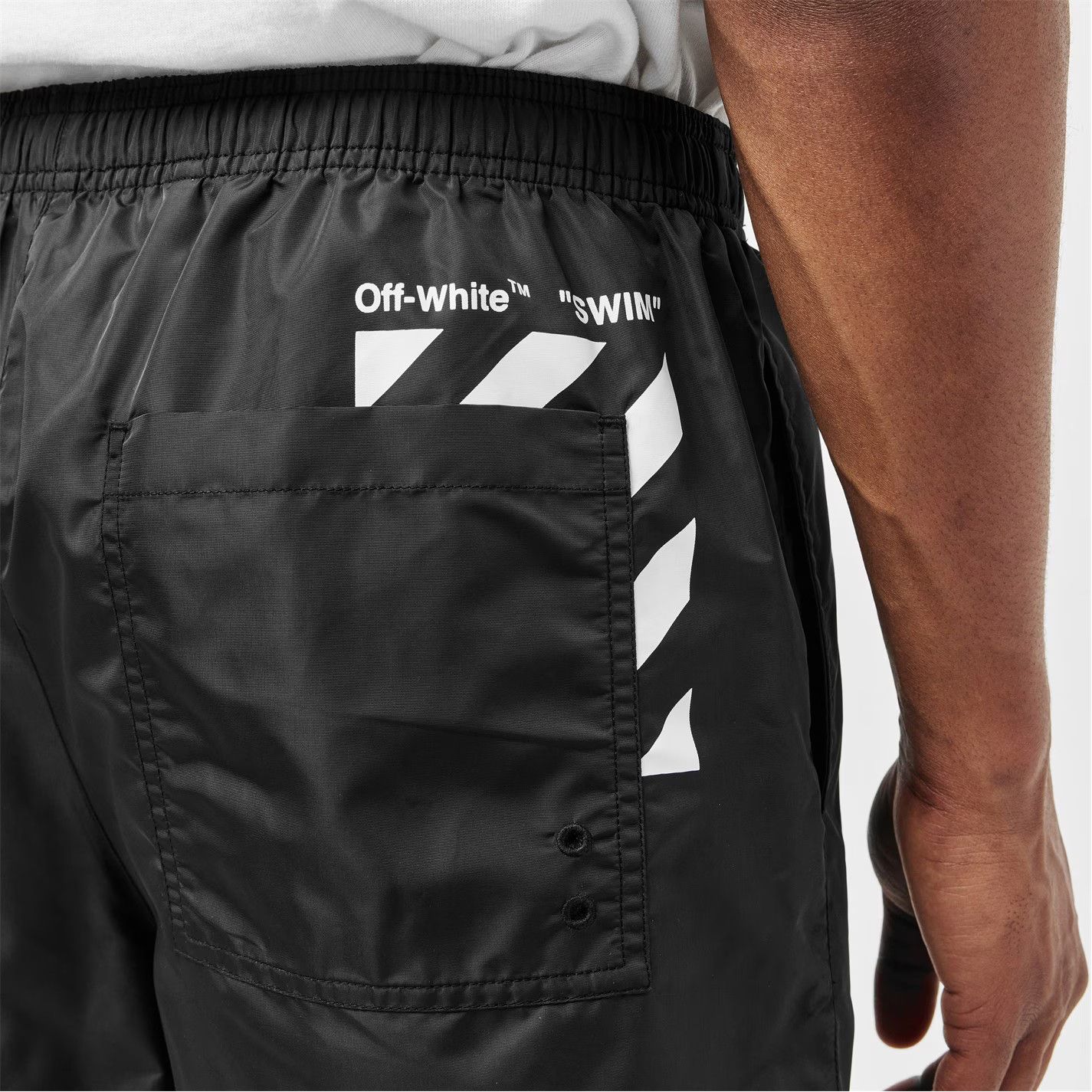 Off-White o1g2r1mq0326 Swim Shorts in Black Size US 28 / EU 44 - 4 Thumbnail