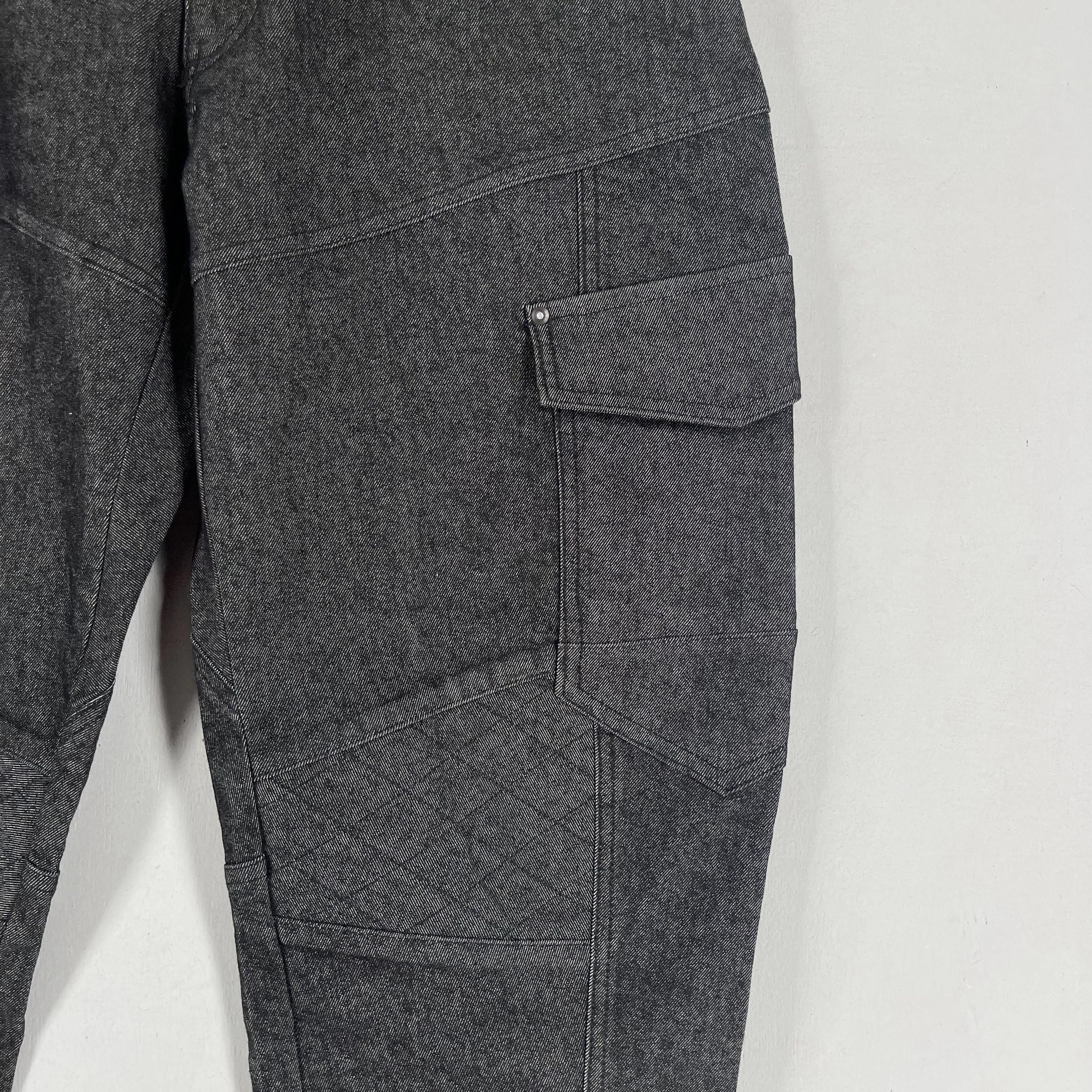 Japanese Brand Vintage Japanese Hook-Up Black Padded Bondage Cargo Pant Size US 30 / EU 46 - 4 Thumbnail
