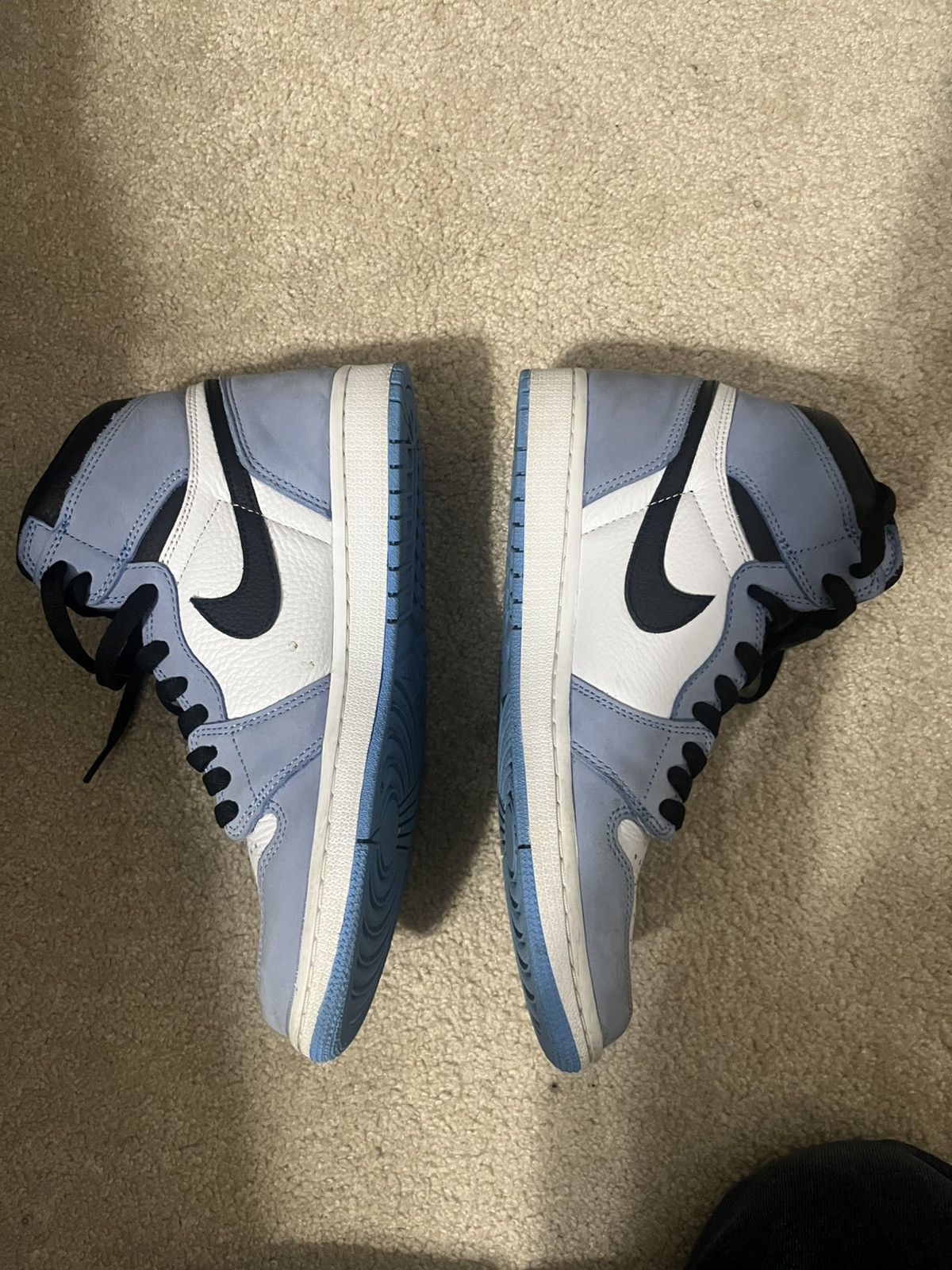 Nike Jordan 1 Retro High OG University Blue Size US 9.5 / EU 42-43 - 3 Thumbnail