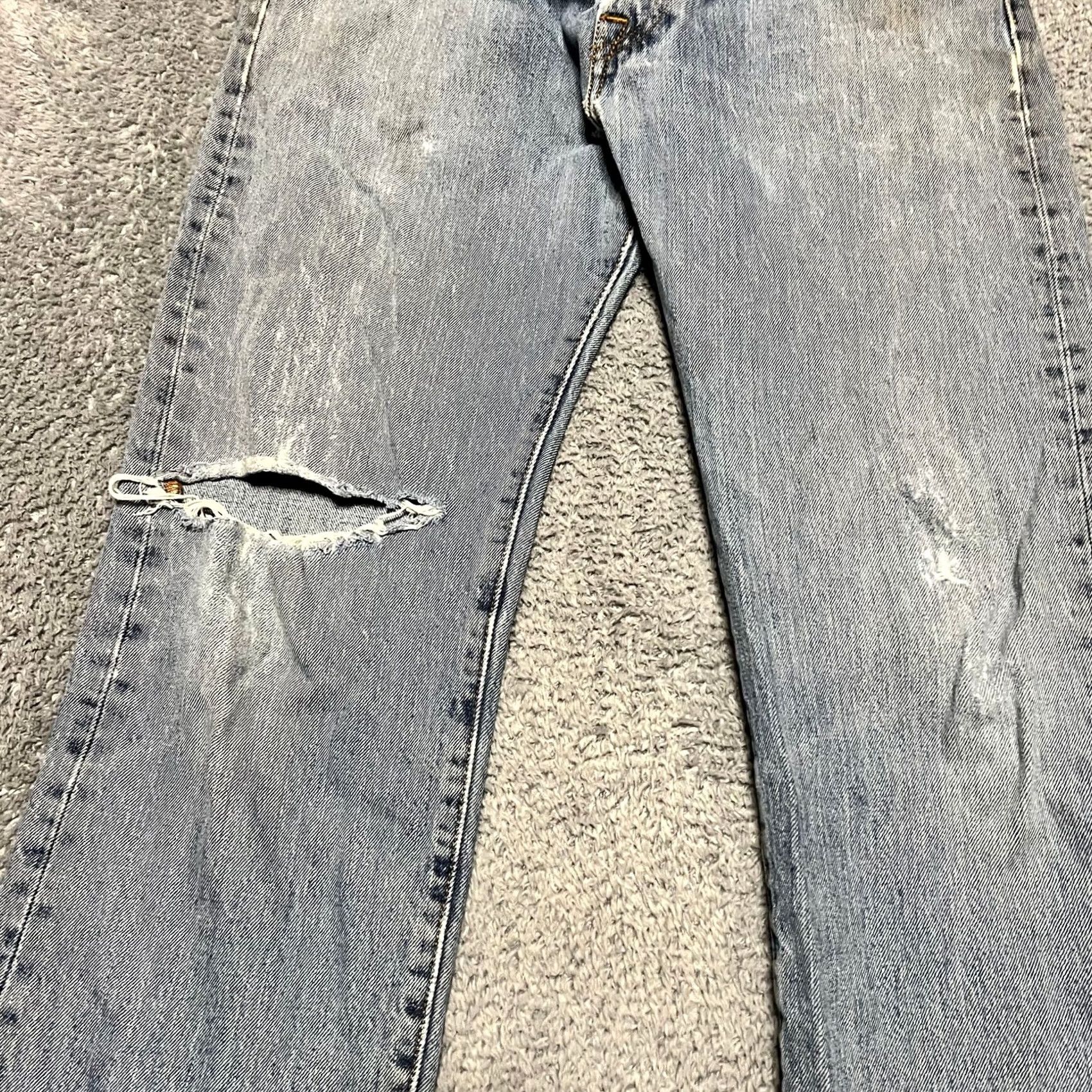 Levi's 1. Specificity: The title is more specific about size and style Size US 34 / EU 50 - 6 Thumbnail
