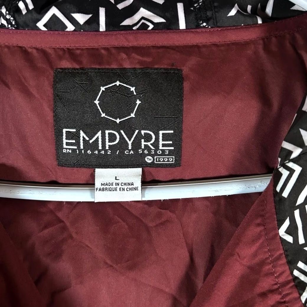 Empyre VINTAGE? EMPYRE Windbreaker Jacket Burgundy Geometric Hooded Zip Up Women’s Size L purple Nylon Jacket Womens L Zip Up Geometric Burgundy Windbreaker Size L / US 10 / IT 46 - 2 Thumbnail