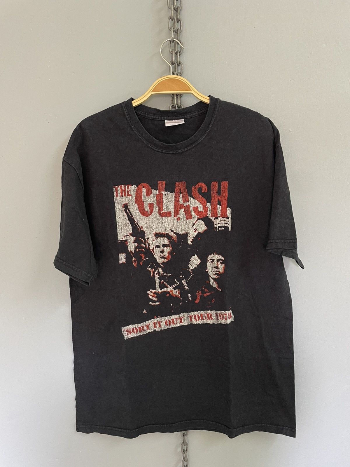 Band Tees Vintage Y2K The Clash punk band t shirt Size US L / EU 52-54 / 3 - 1 Thumbnail
