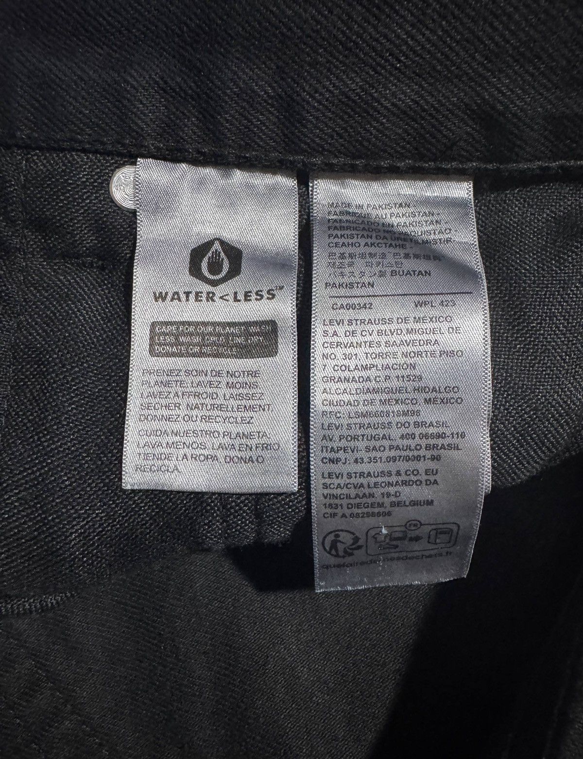 Levi's Levi’s 501 Jeans in Black W36 L30. Size US 36 / EU 52 - 5 Thumbnail