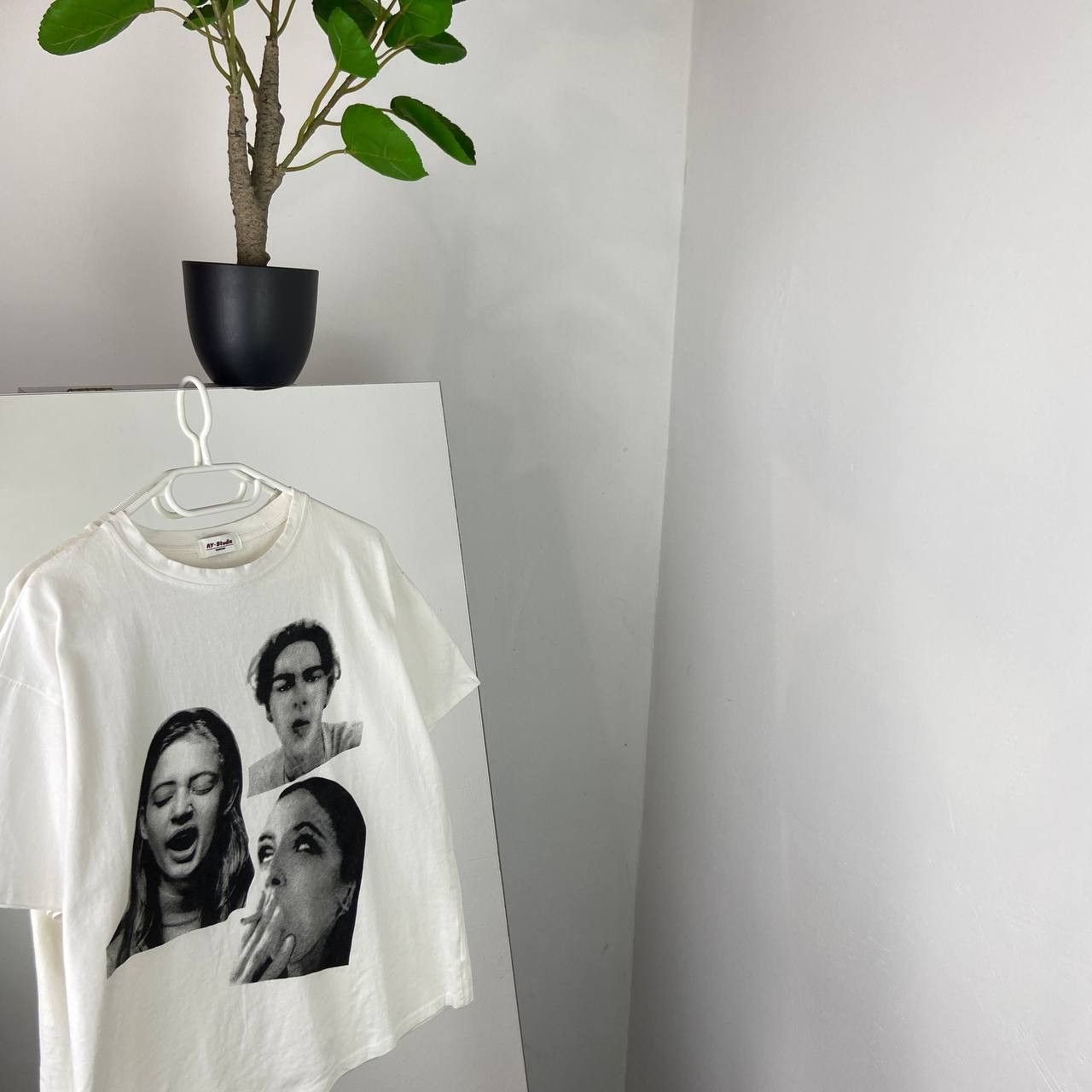 Vintage Face Gilrs Smoked Y2K Style T-Shirt Size US M / EU 48-50 / 2 - 1 Thumbnail