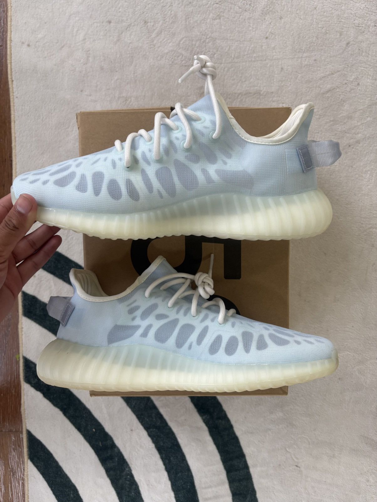 The Row Yeezy Boost 350 V2 Mono ice Size US 11 / EU 44 - 6 Thumbnail