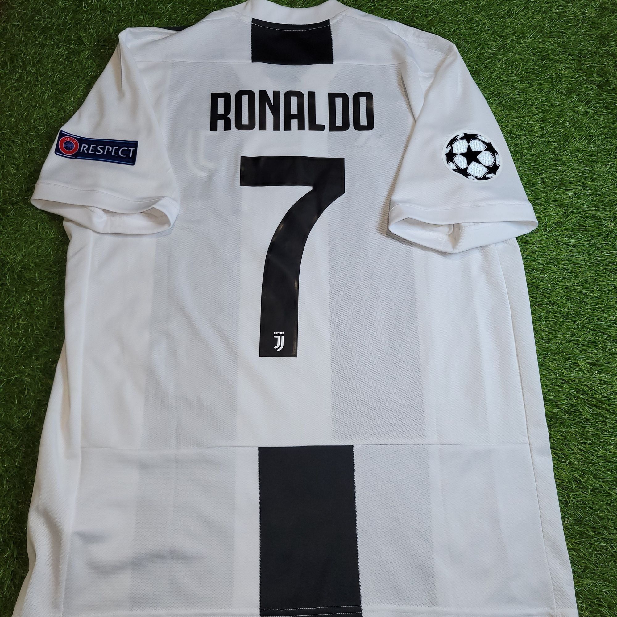 Ronaldo Juventus 2018 2019 DEBUT Soccer Jersey L - Main Image