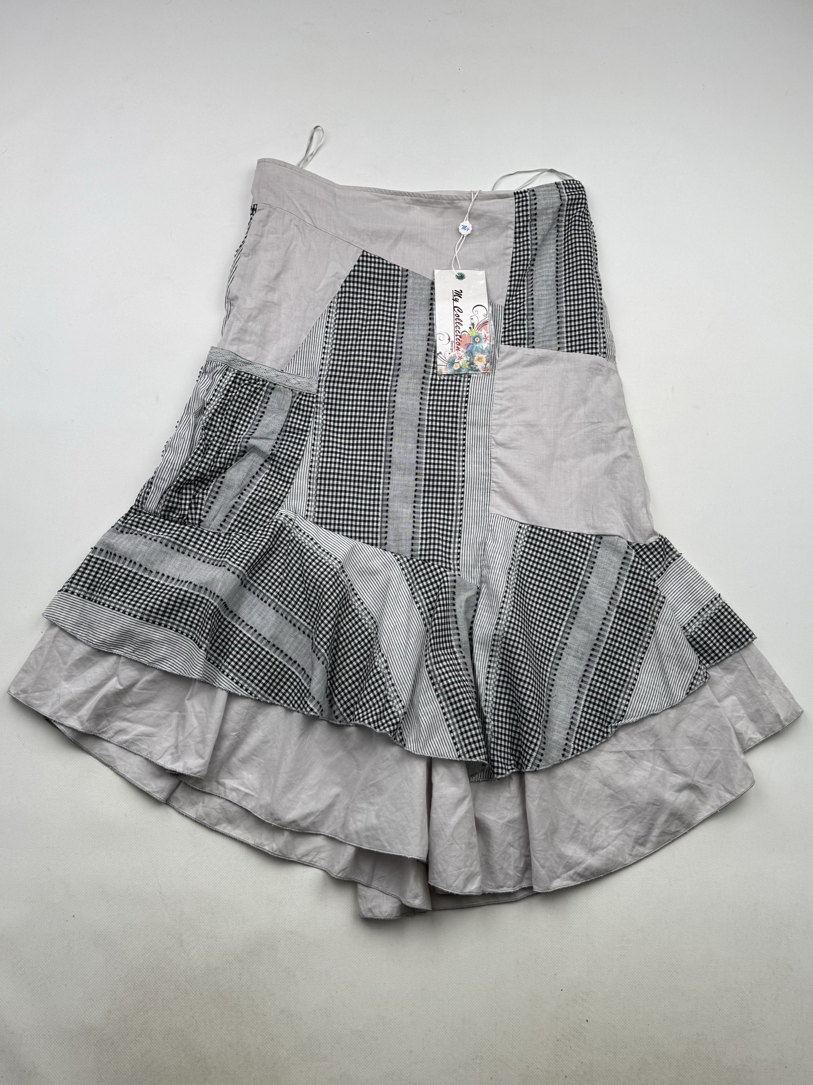 Vintage 90's Beautiful Asymmetry Flared Skirt B2(V91)E2 Size 29" - 1 Thumbnail