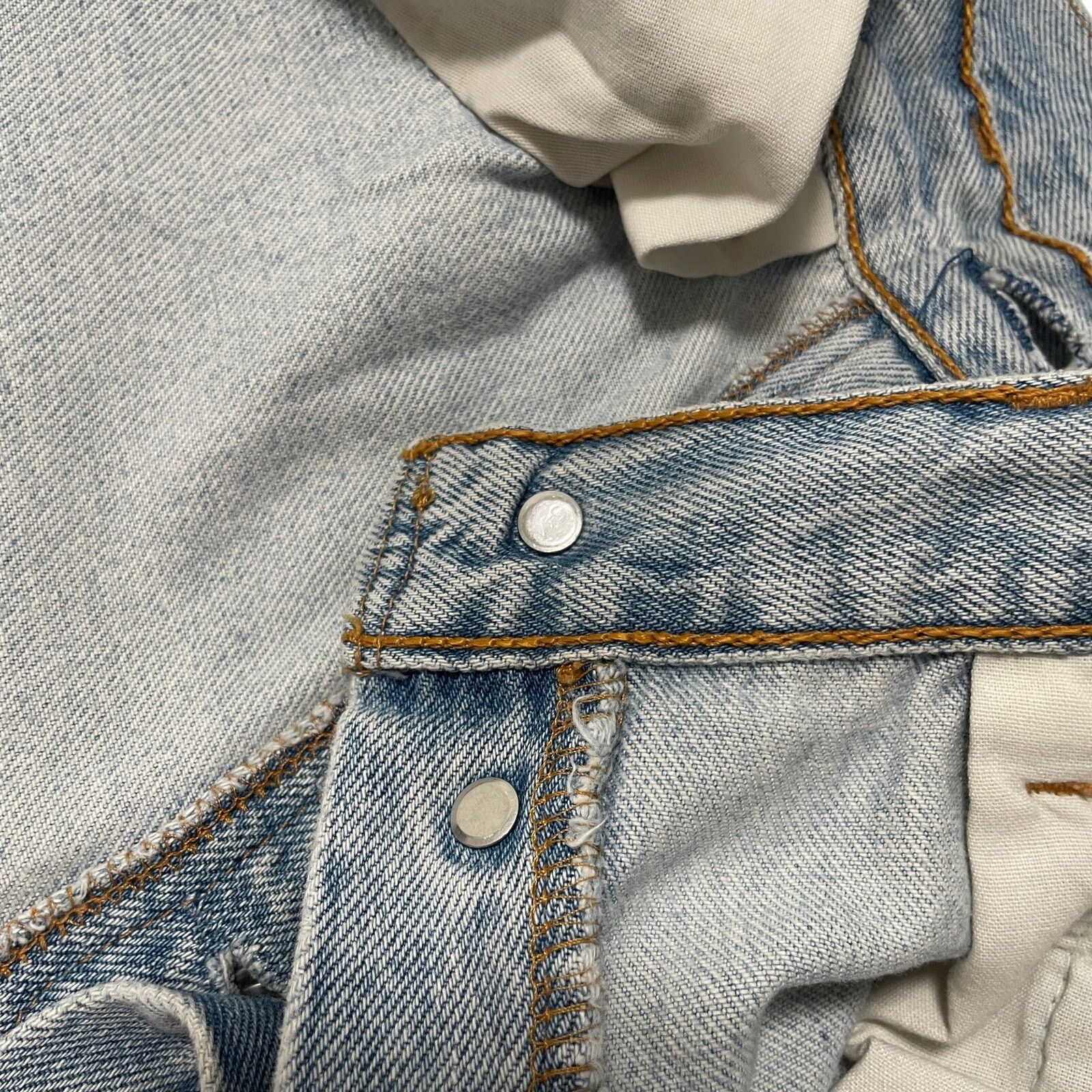 Levi's VTG 90's Levi's 501 Blue Light Wash Denim Jeans 31x30 Size US 31 - 8 Thumbnail