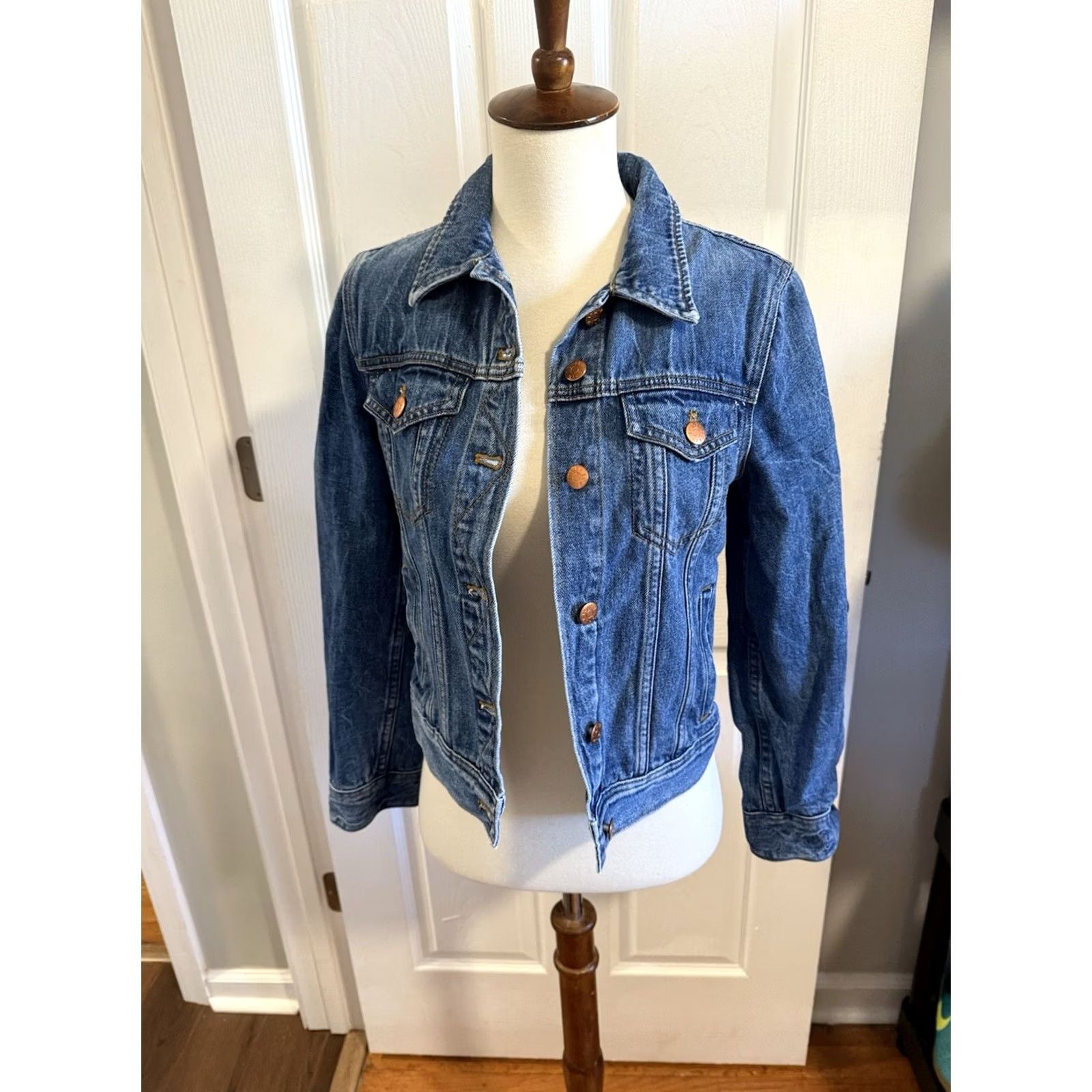 J.Crew VINTAGE J.CREW Distressed Jean Jacket XS Women Medium Wash NWOT Size 26" / US 2 / IT 38 - 2 Thumbnail