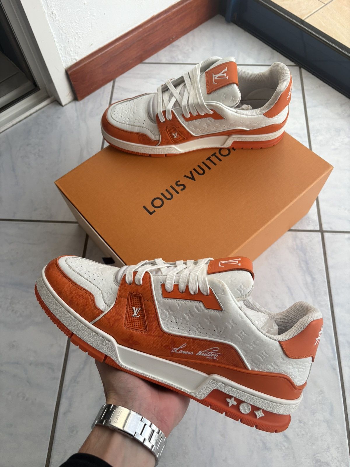 Louis Vuitton Louis vuitton trainer orange blanc signature #54 size 9 Size US 9 / EU 42 - 1 Thumbnail