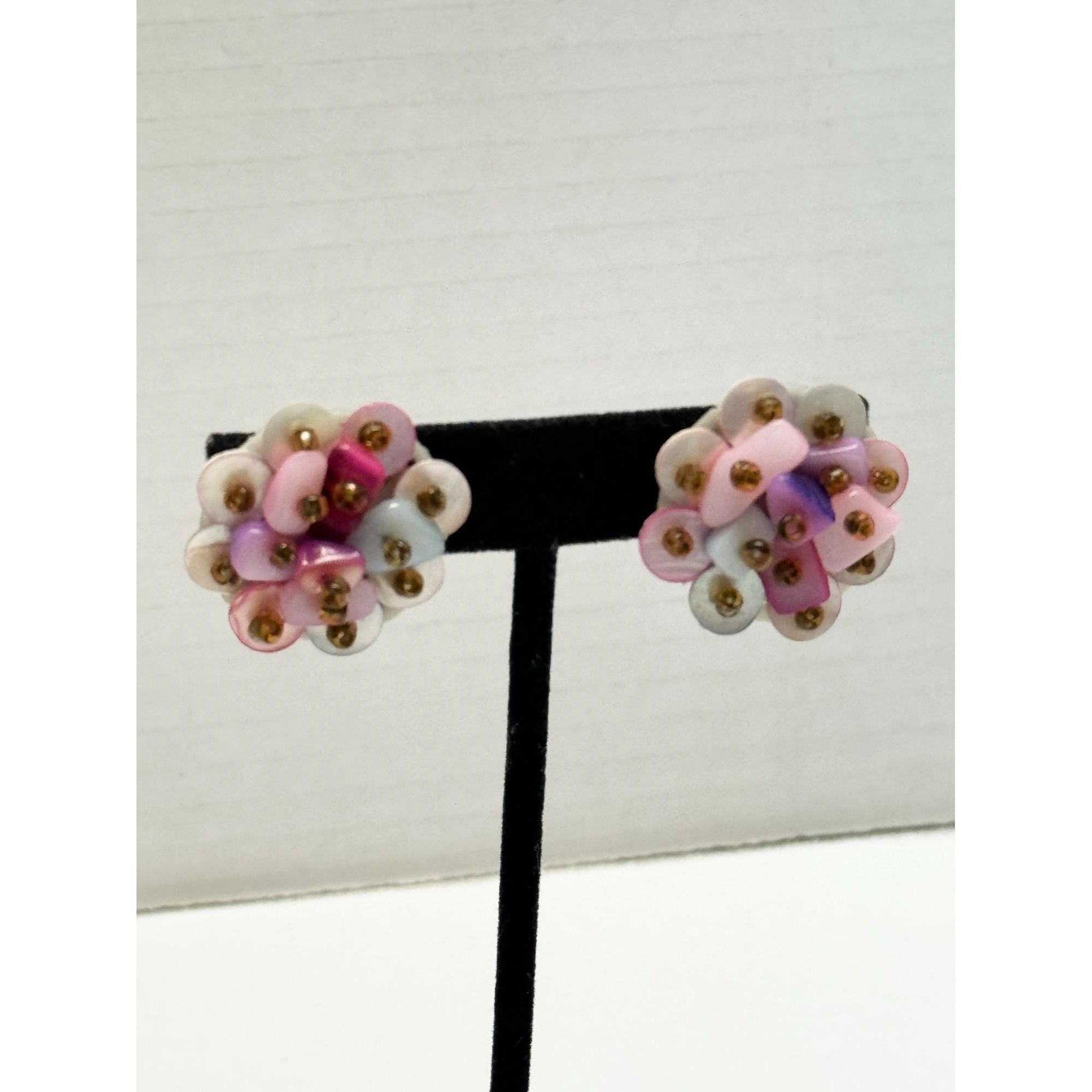 Vintage Vintage pink beaded shell earrings Size ONE SIZE - 5 Thumbnail