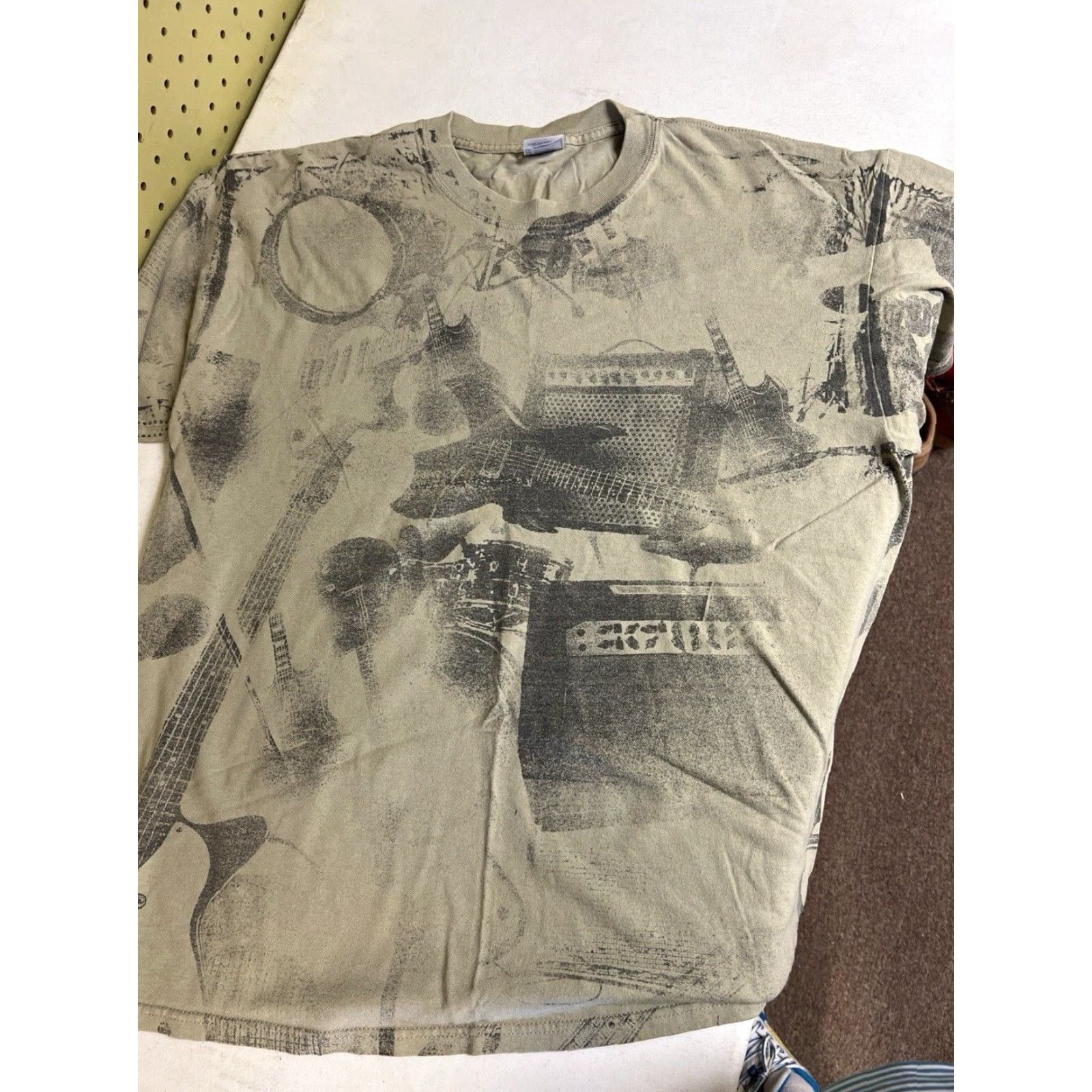 Vintage VINTAGE Mens Yazbek T-Shirt XL Short Sleeve Tan Brown Guitar Amplifier All Over Print Band Mens XL Size US XL / EU 56 / 4 - 7 Thumbnail
