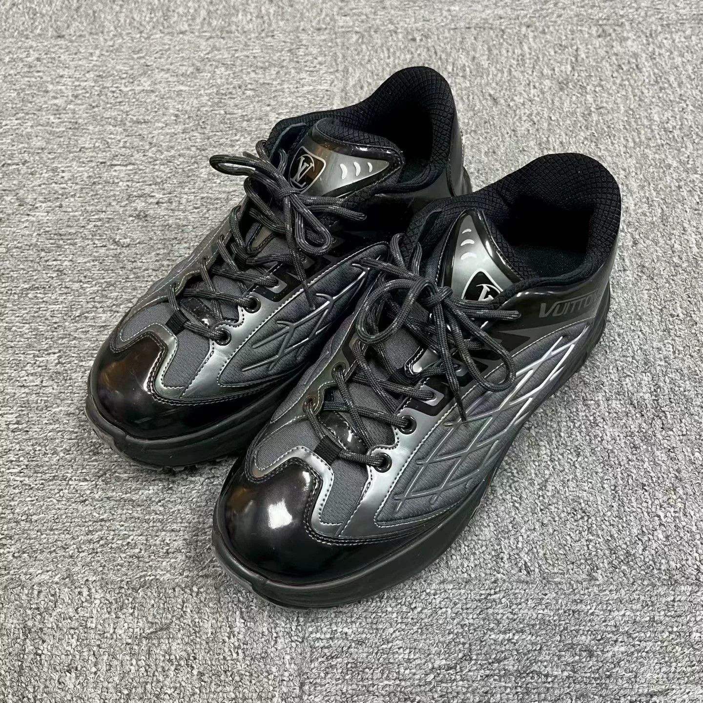 Louis Vuitton Louis Vuitton Black Leather Low-Top Casual Shoes Size US 6 / EU 39 - 1 Thumbnail